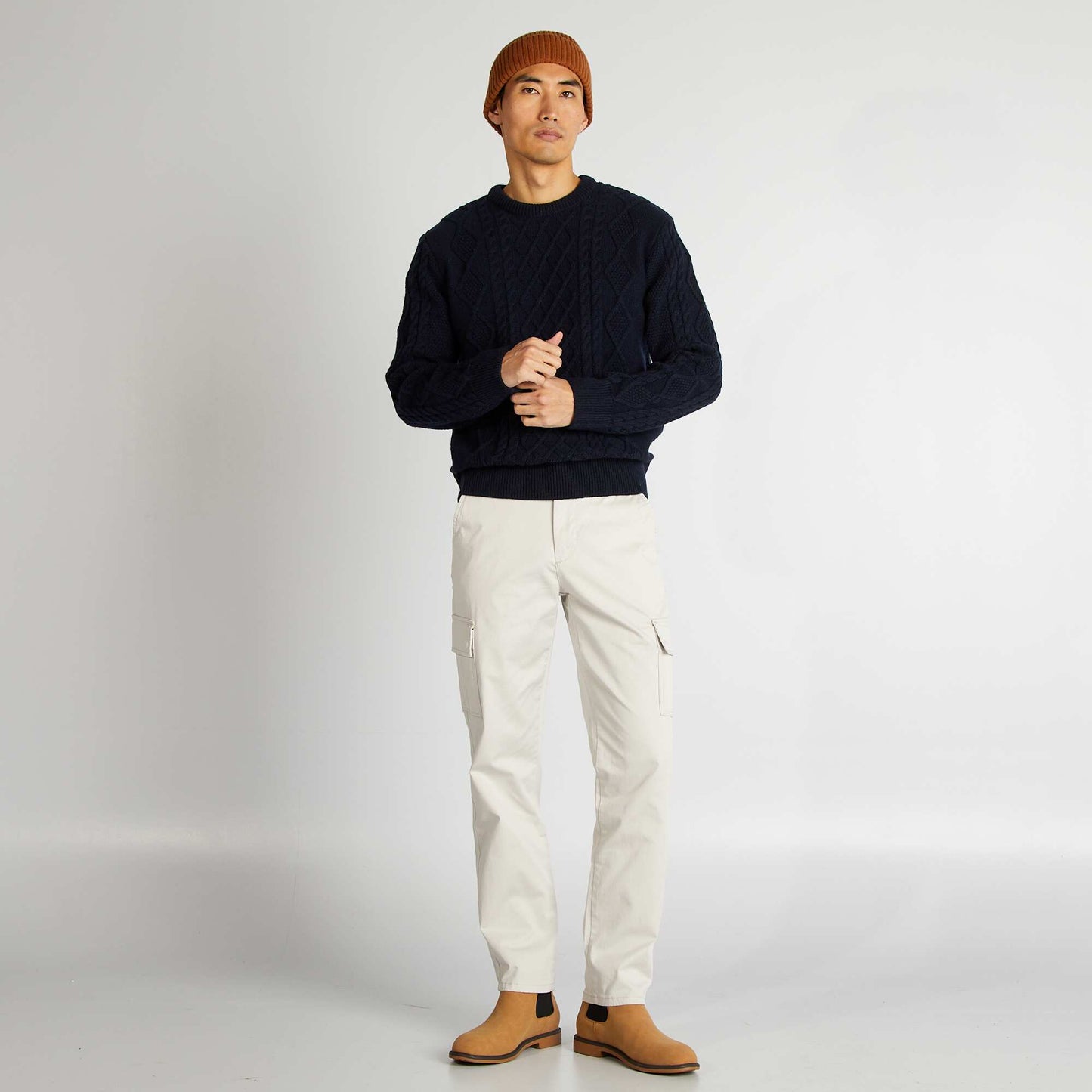 Pantalón con múltiples bolsillos corte recto GRIS