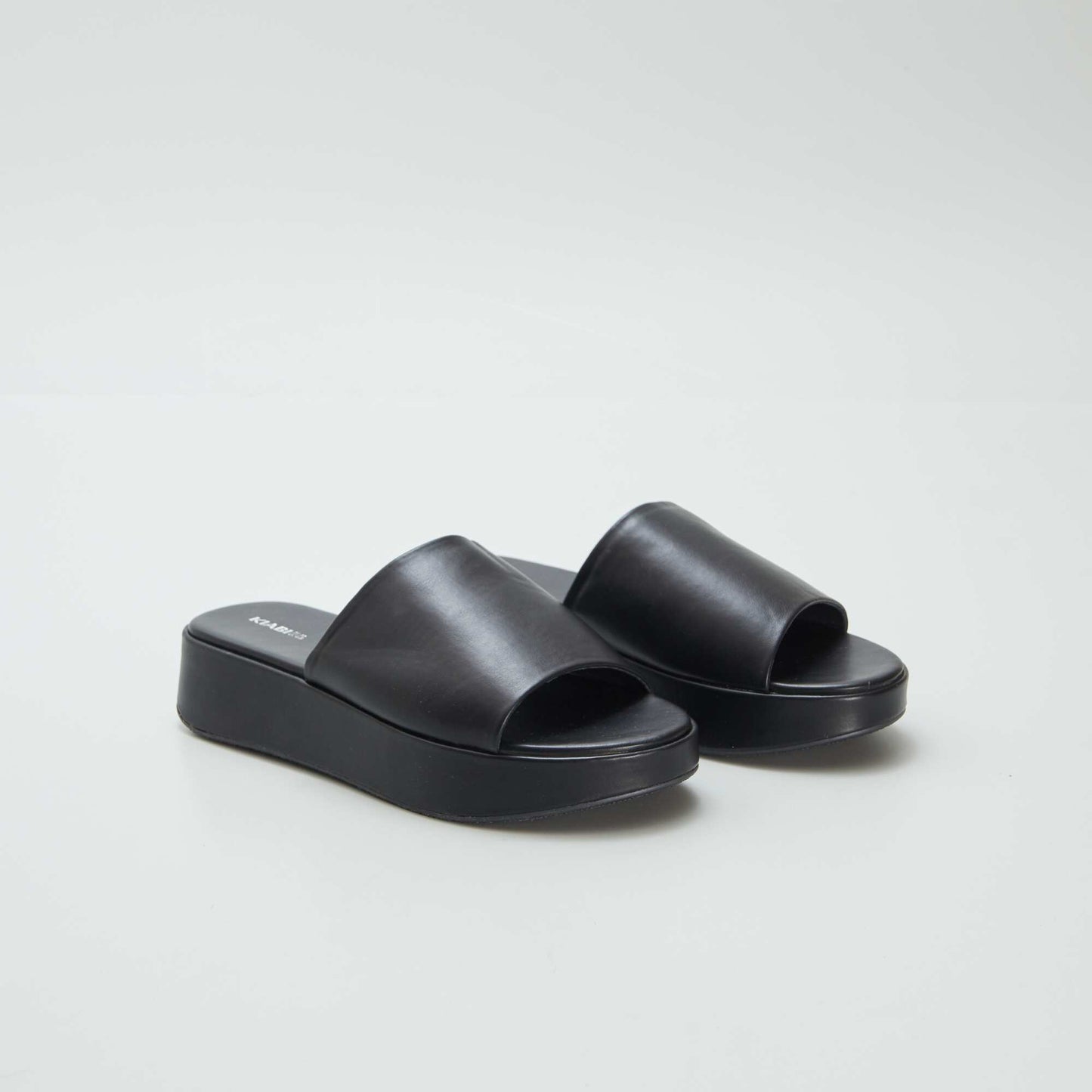 Mules de material sintético con cuña NEGRO