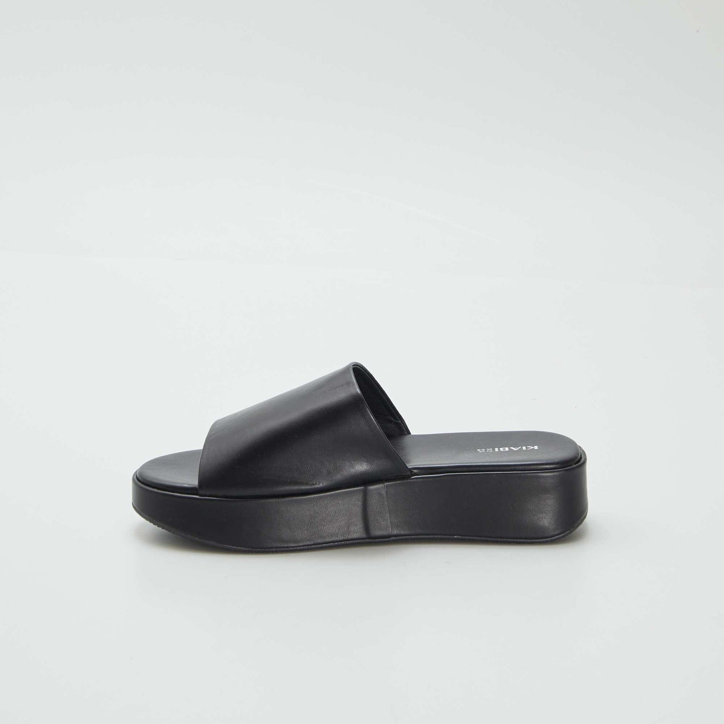Mules de material sintético con cuña NEGRO