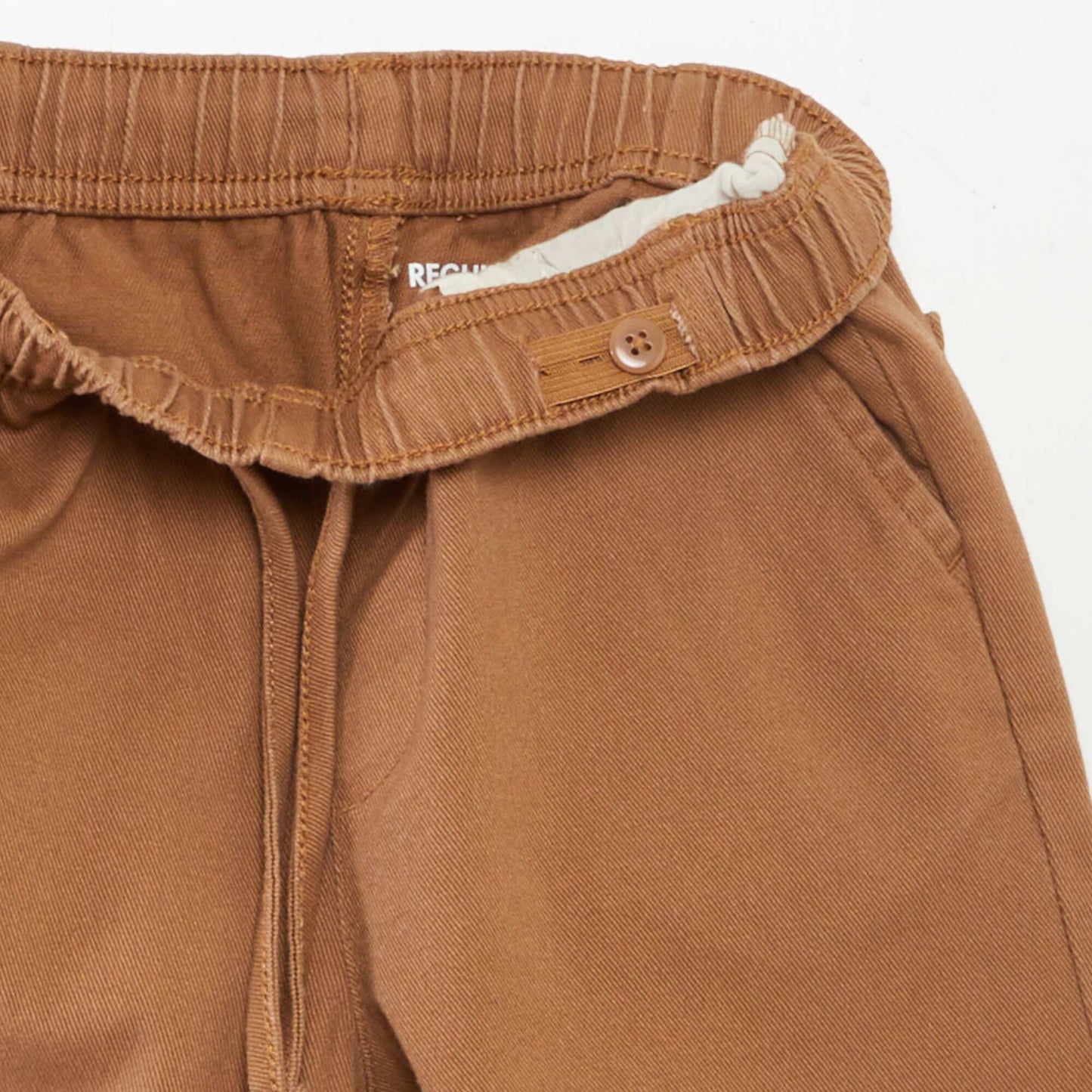 Pantalón regular liso BEIGE