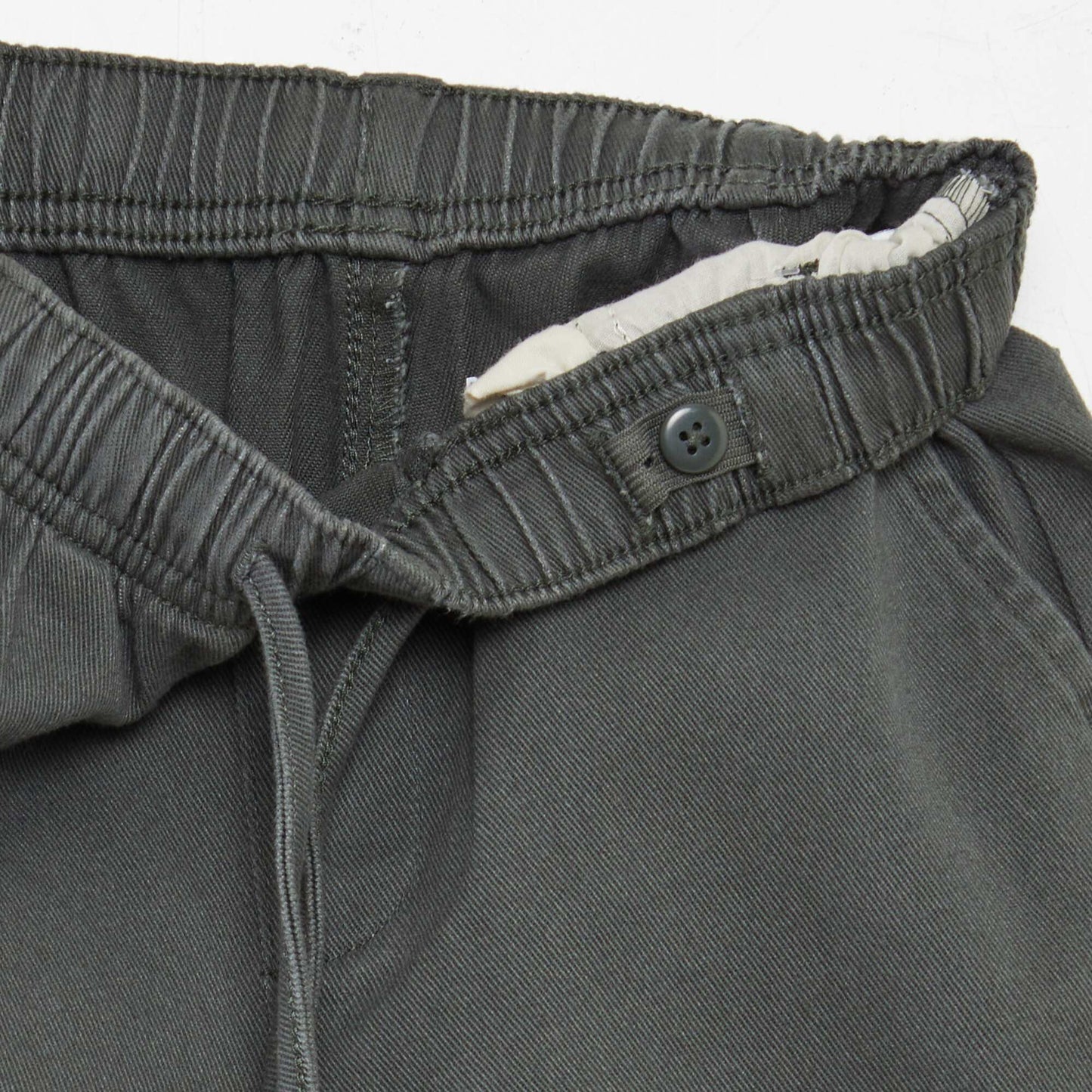 Pantalón regular liso KAKI