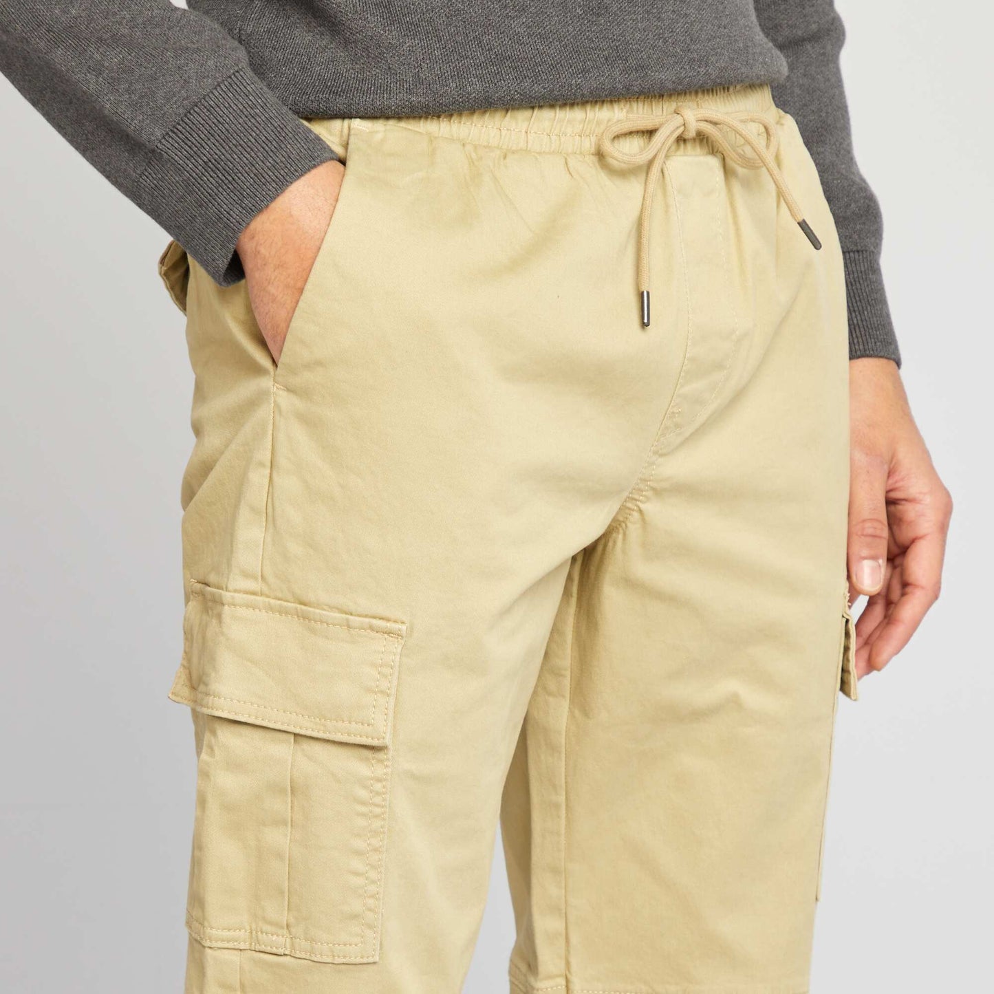 Pantalón con múltiples bolsillos con cintura elástica + cordones VERDE