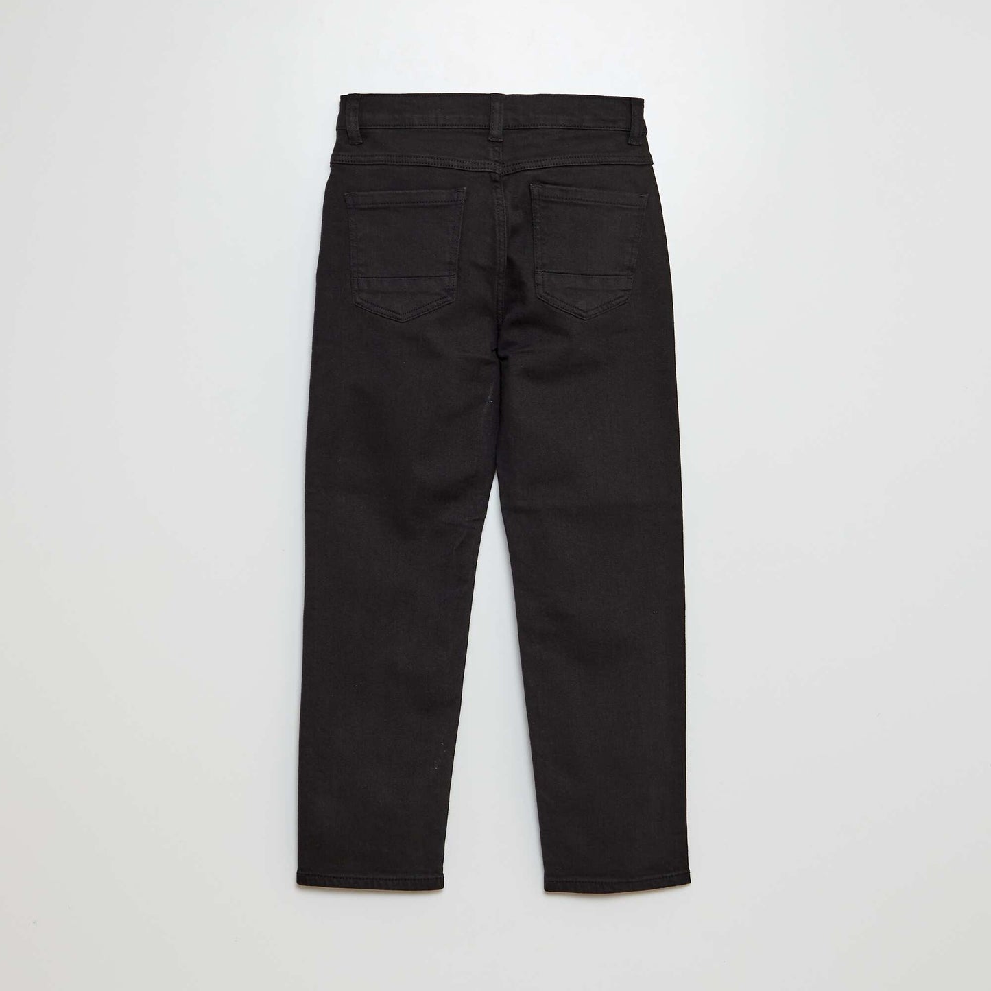 Jean regular corte recto negro