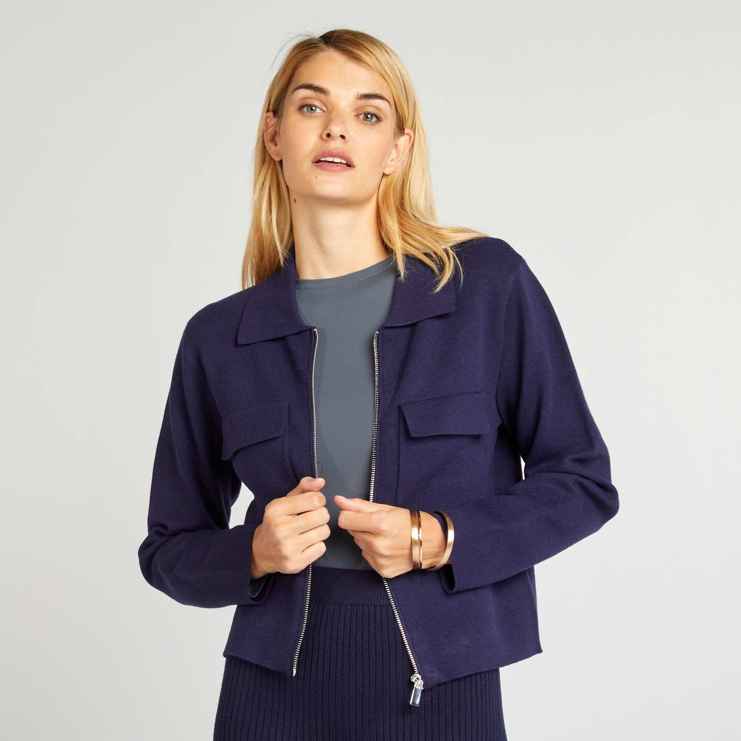 Chaqueta con cremallera y cuello de remera AZUL