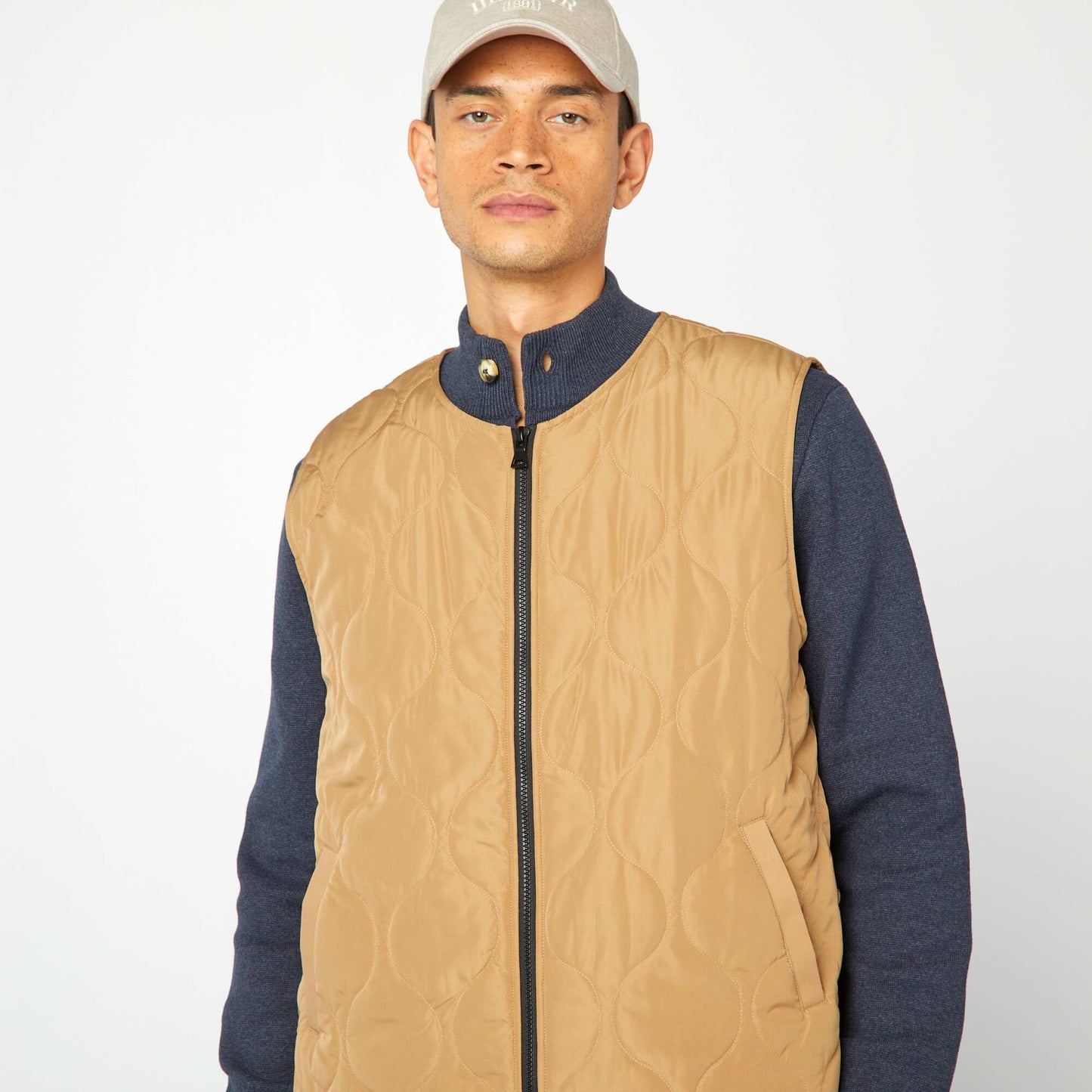 Gabardina midi chaleco acolchado en el interior BEIGE