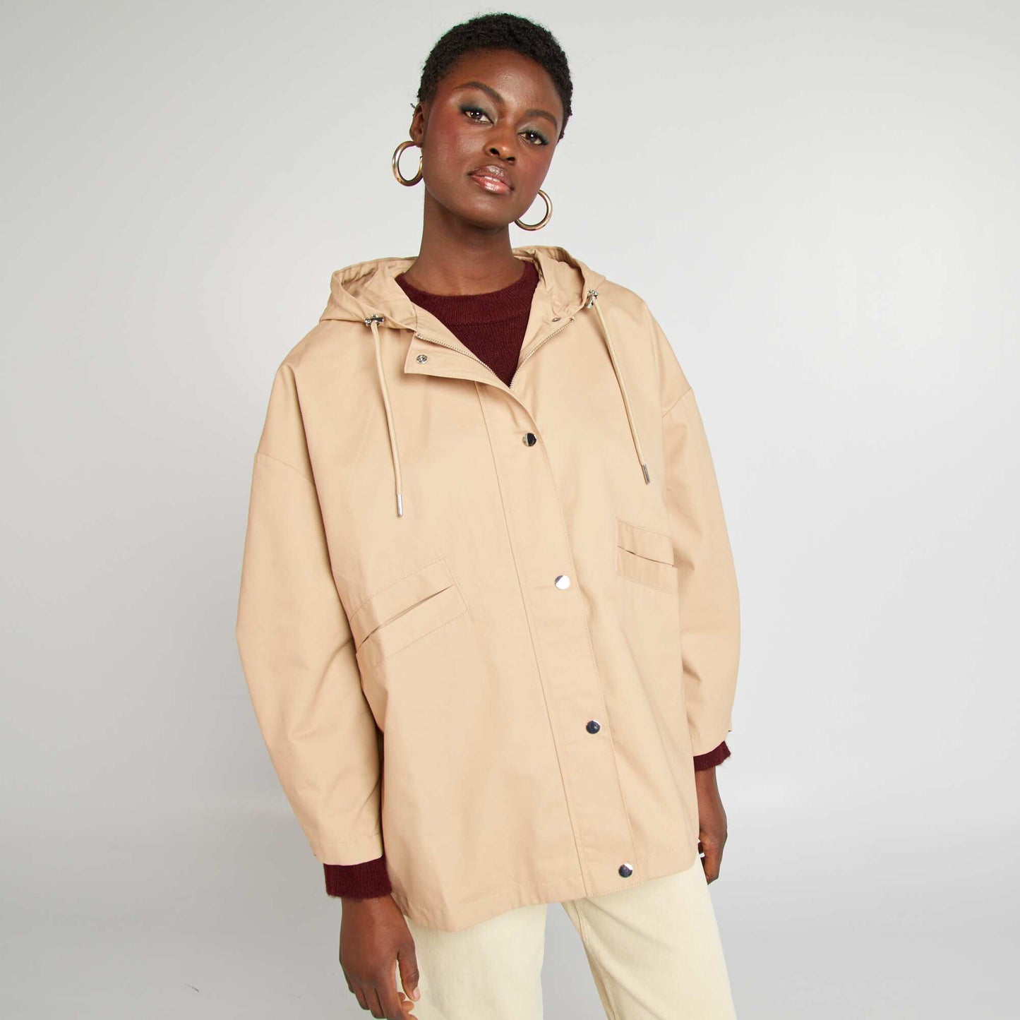 Parka impermeable oversize con capucha BEIGE