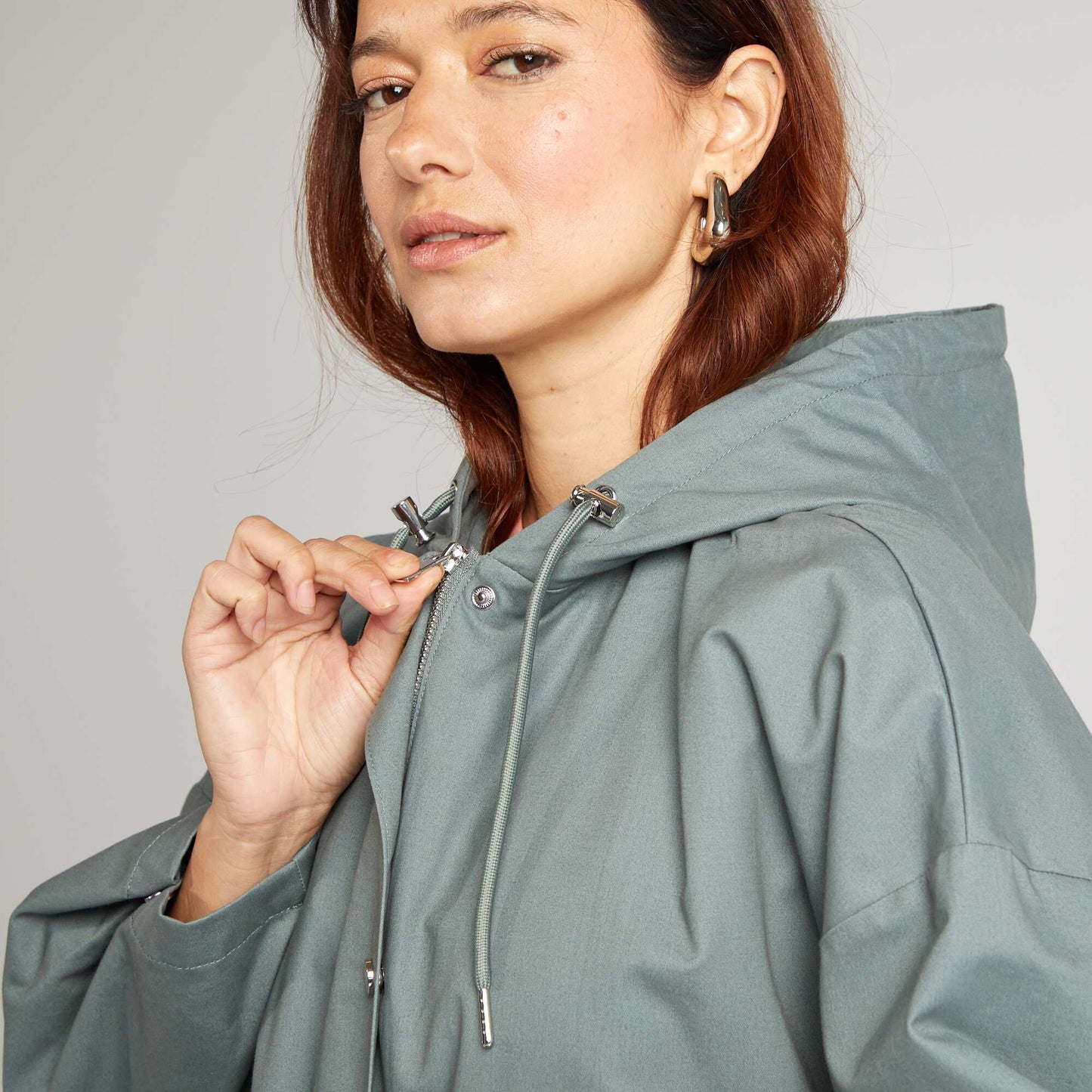 Parka impermeable oversize con capucha VERDE