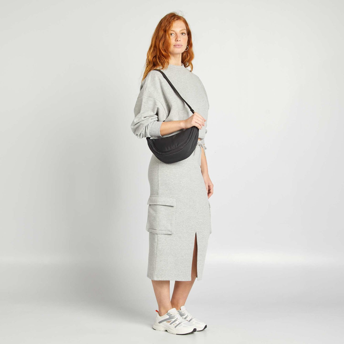 Bolso semicircular de nailon NEGRO