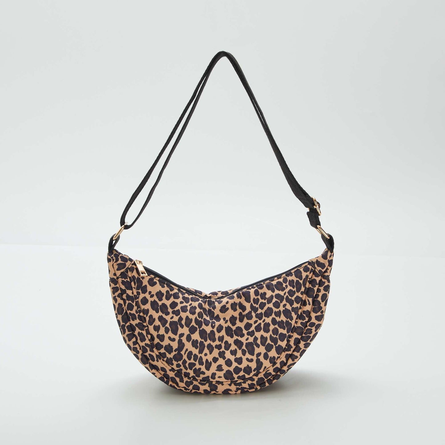 Bolso semicircular de nailon MARRON