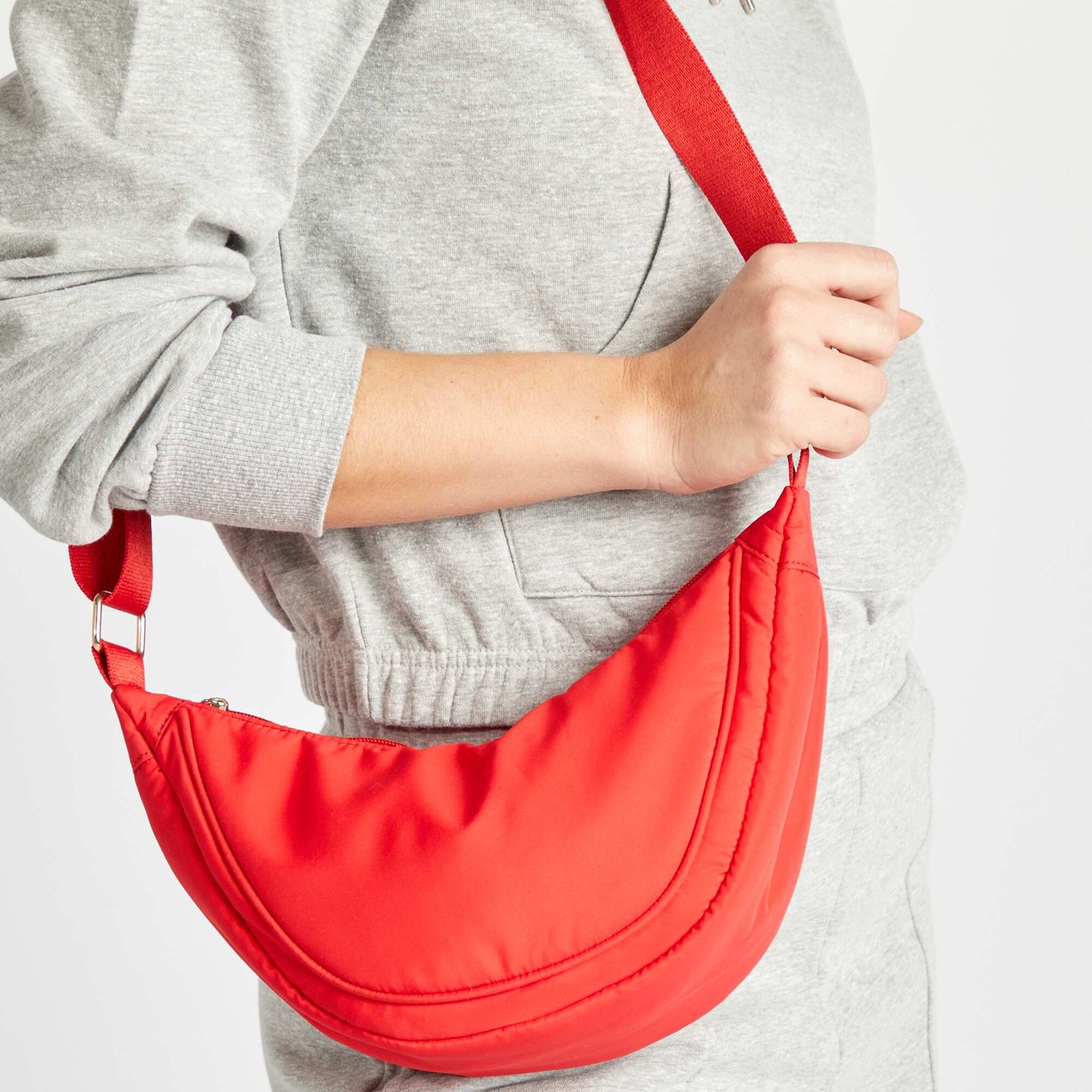 Bolso semicircular de nailon ROJO