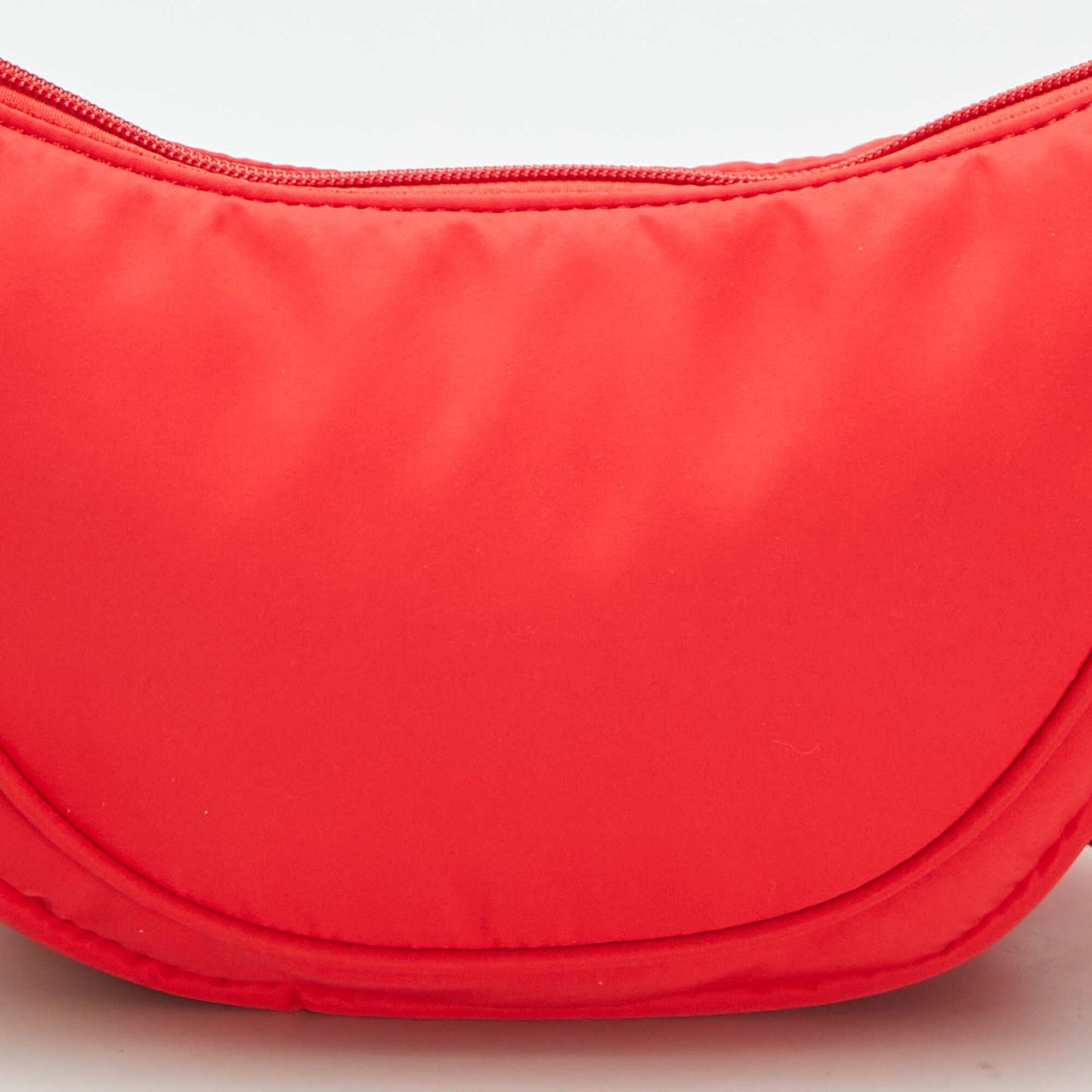 Bolso semicircular de nailon ROJO