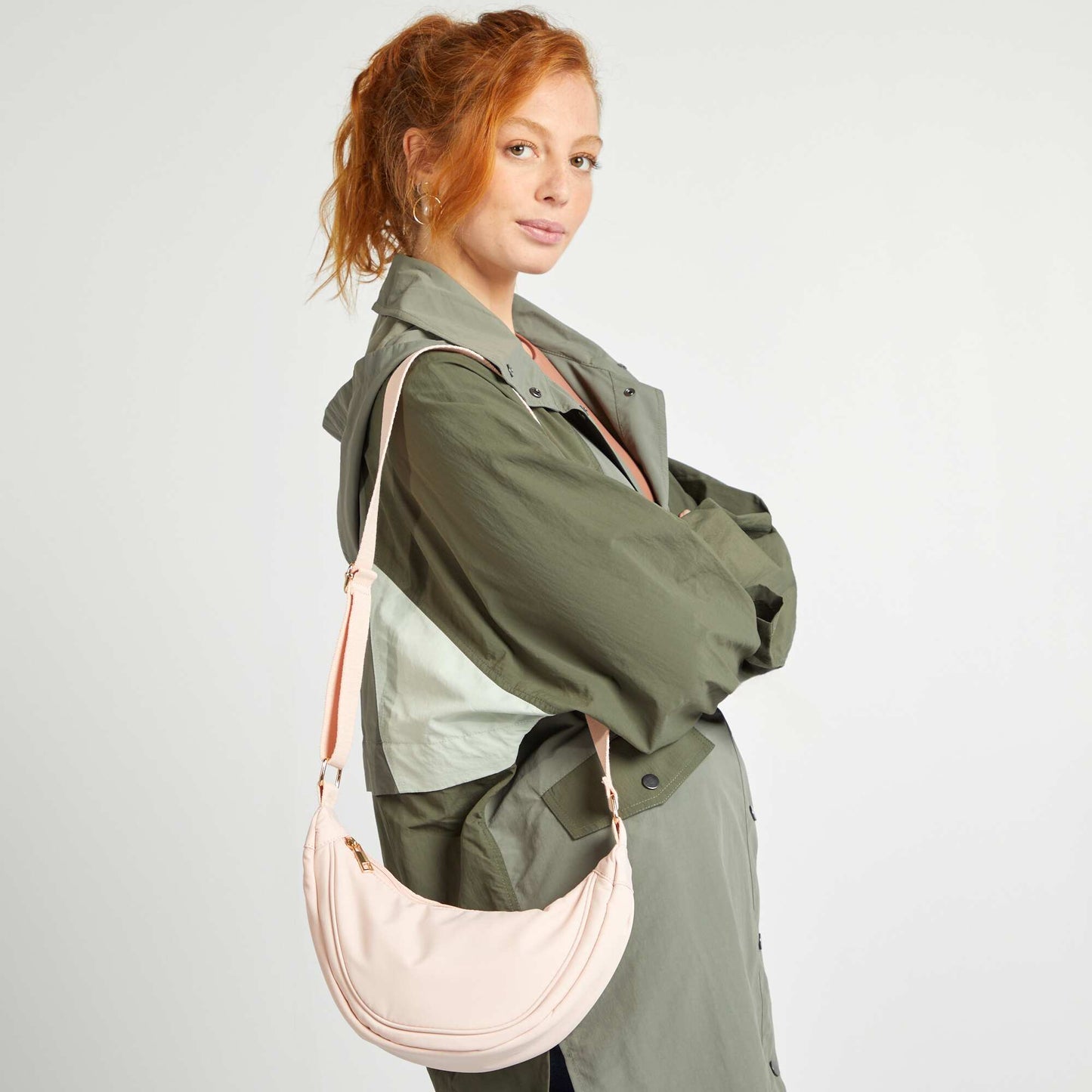 Bolso semicircular de nailon ROSA