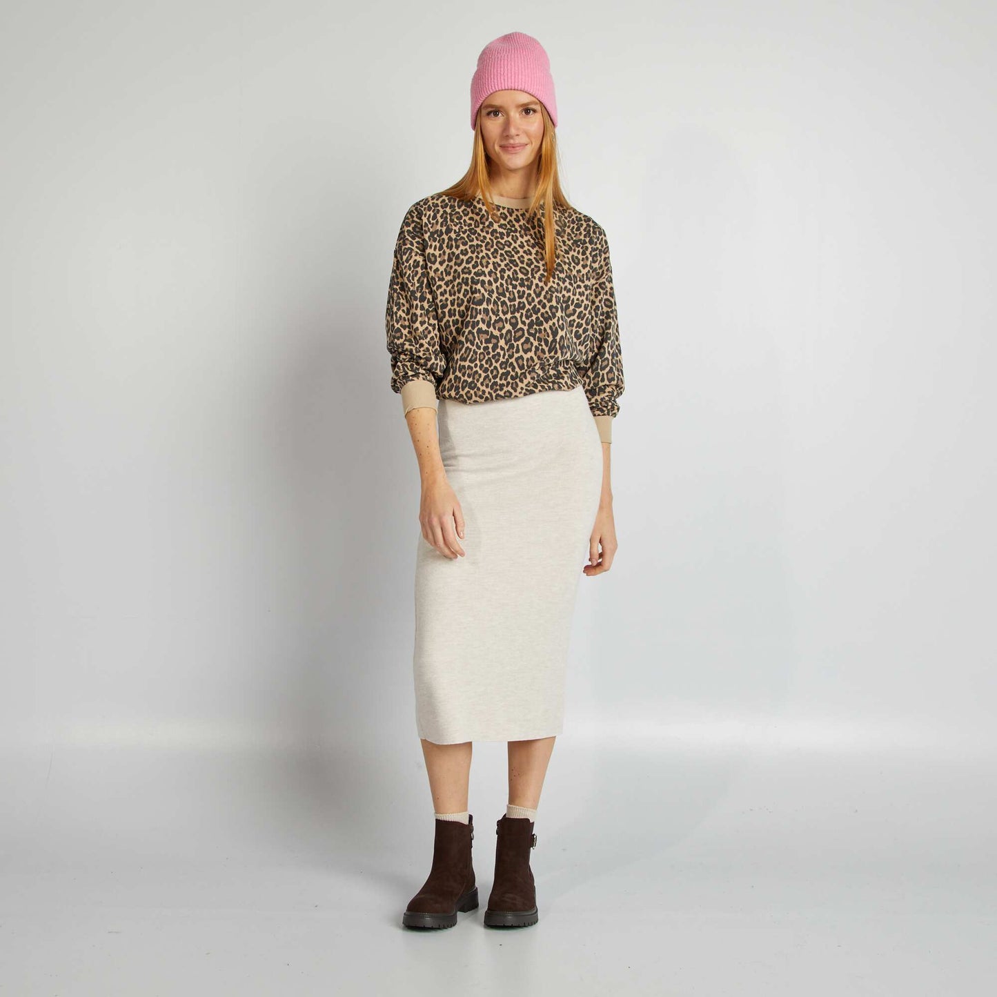 Buzo estampada con cuello redondo de animal print