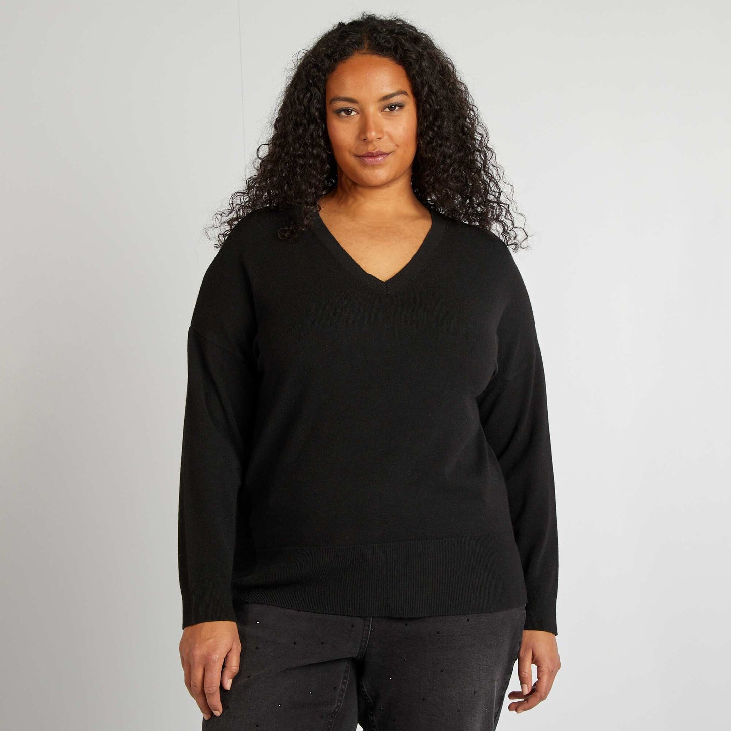 Sweater fino con cuello de pico NEGRO