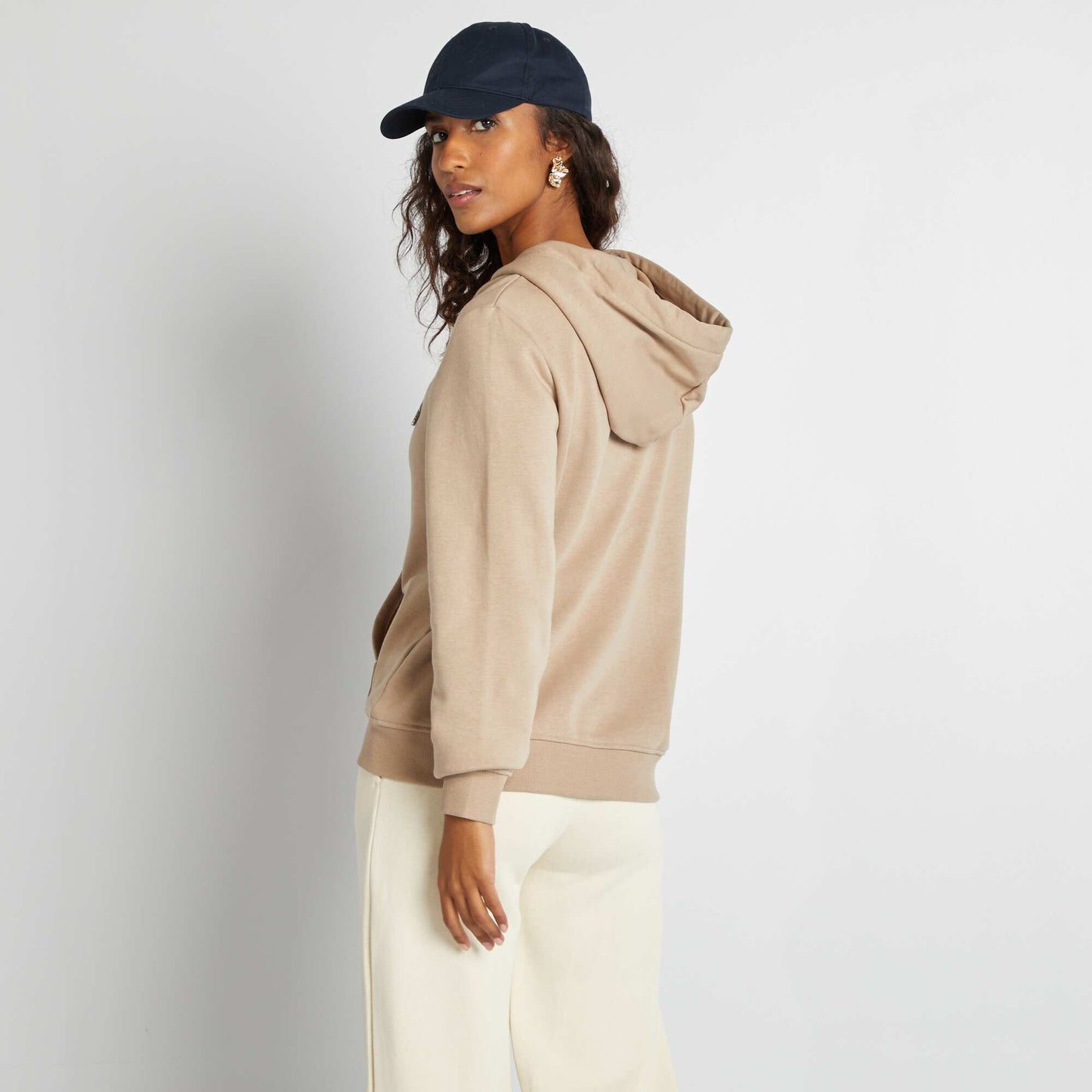 Buzo con cremallera y capucha BEIGE