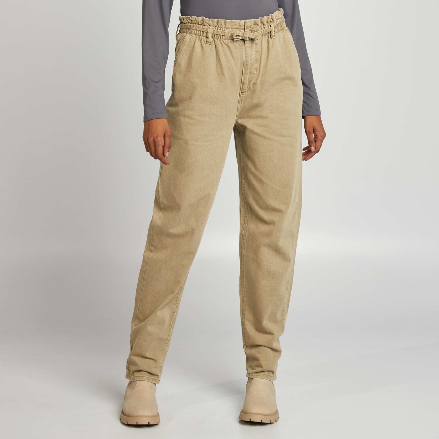 Pantalón de sarga con cinturón fino anudable VERDE