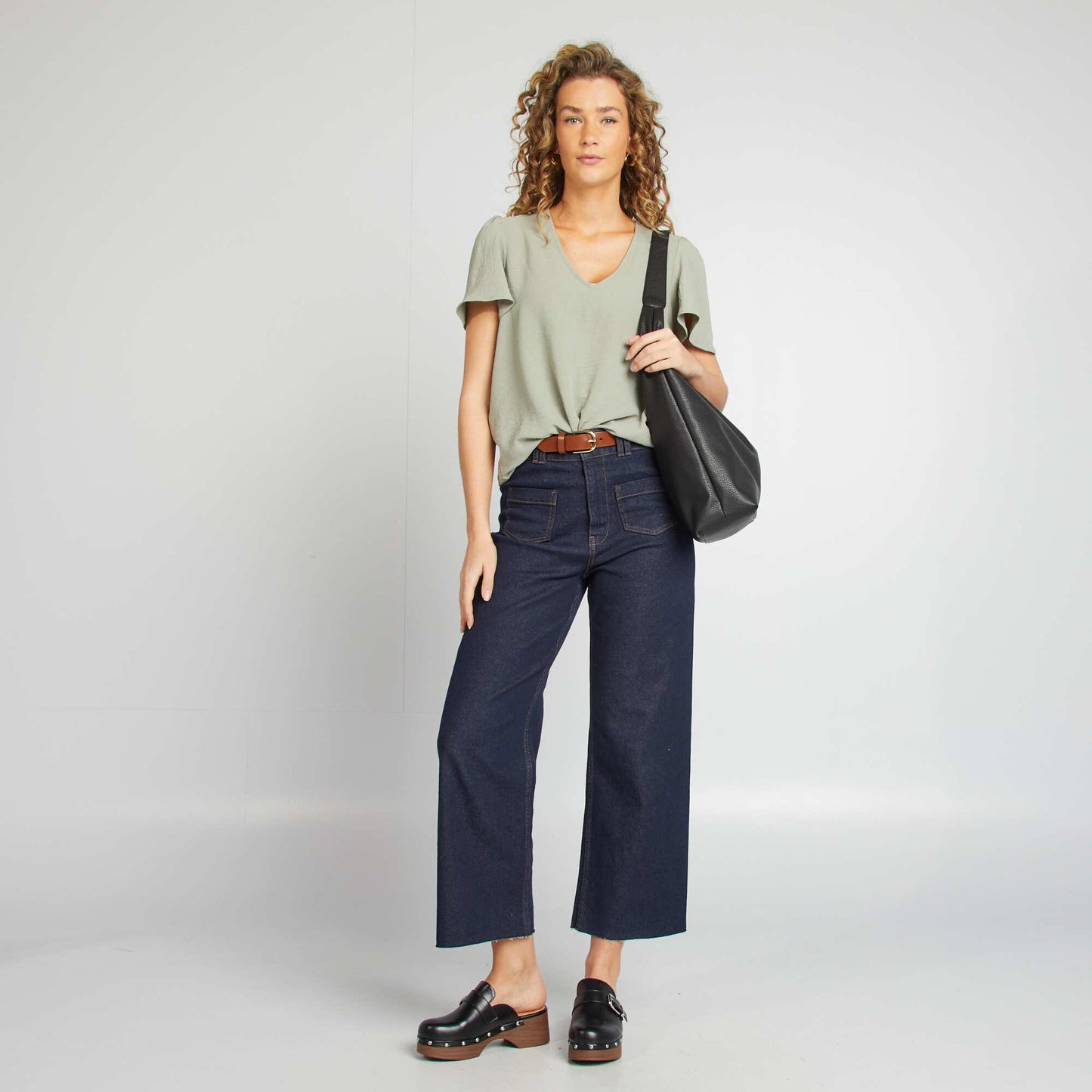 Blusa ligera con volante VERDE
