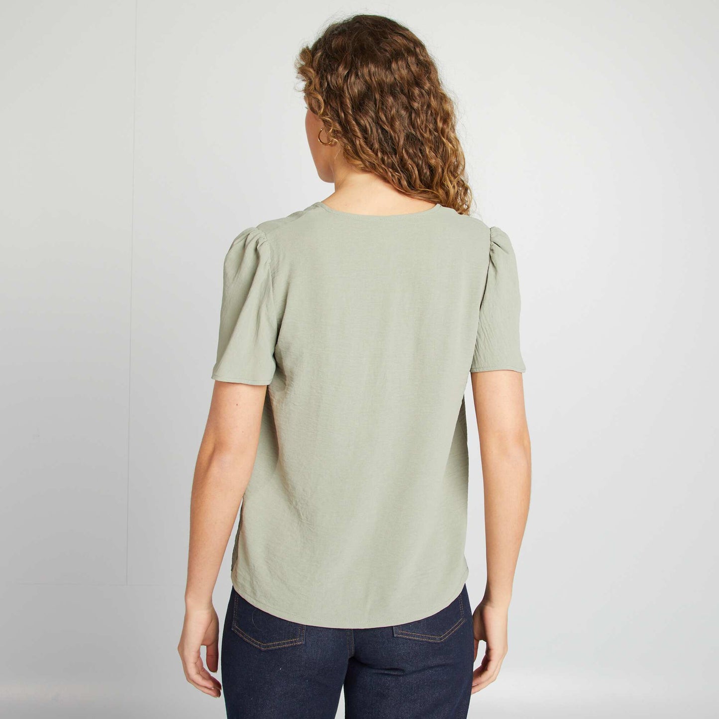 Blusa ligera con volante VERDE