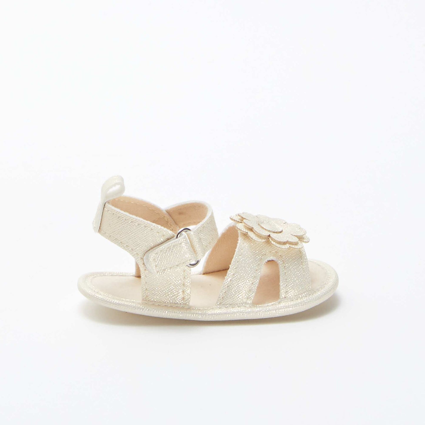 Sandalias irisadas con velcro y detalle de flor BEIGE
