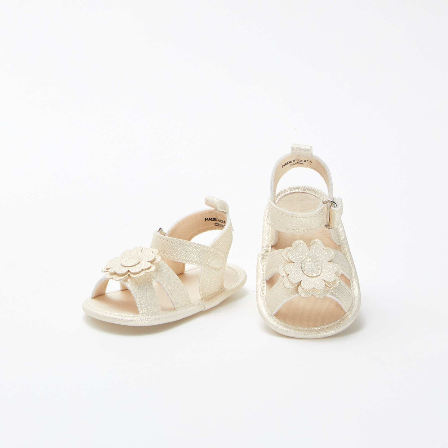 Sandalias irisadas con velcro y detalle de flor BEIGE