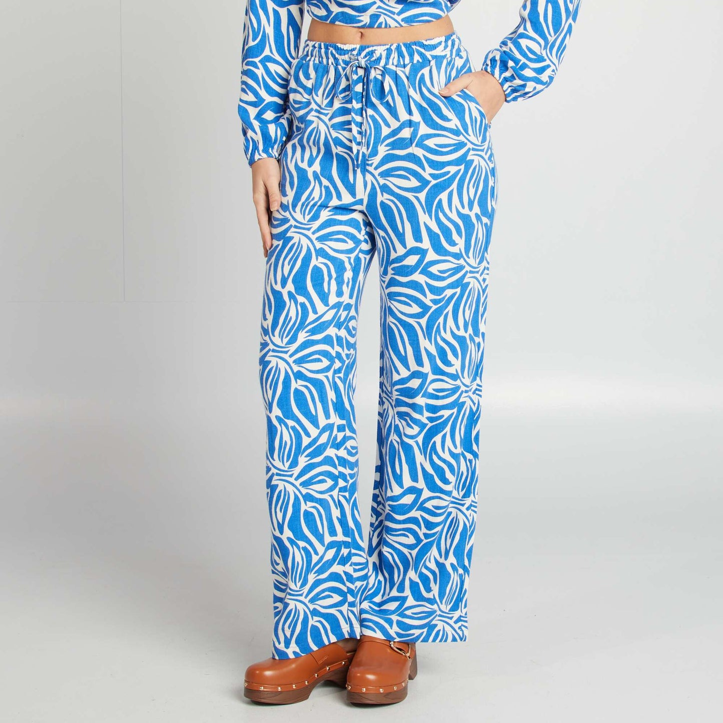 Pantalón ancho con estampado BEIGE