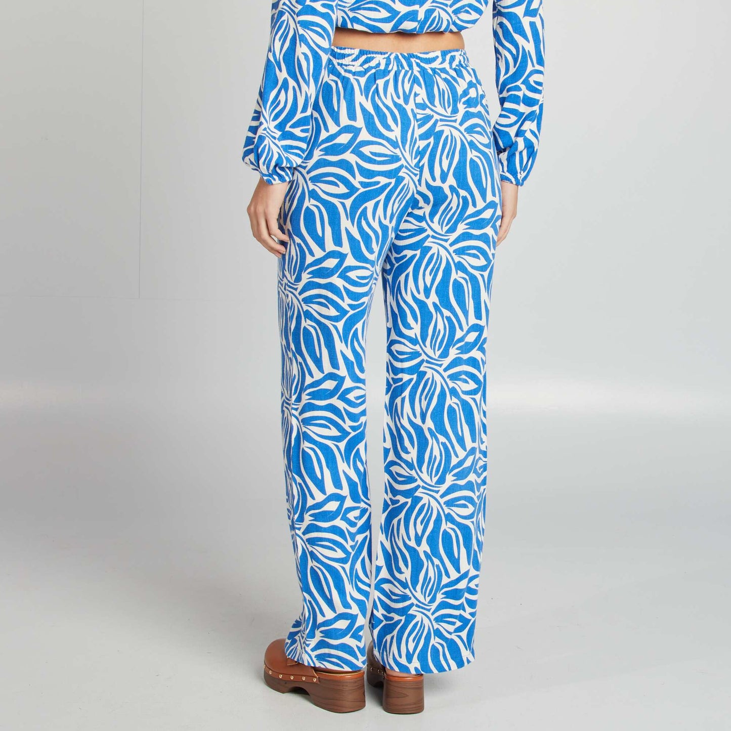 Pantalón ancho con estampado BEIGE