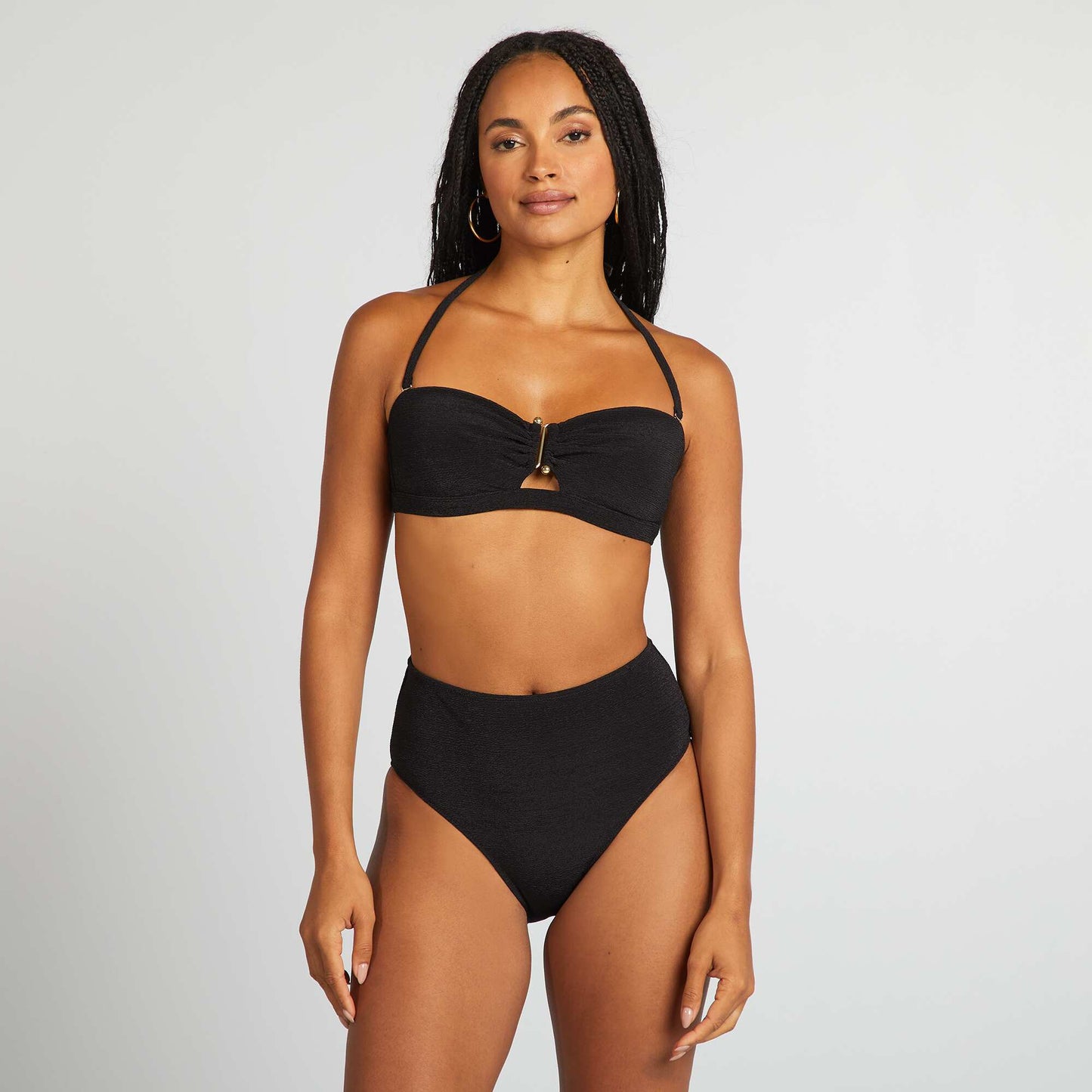 Bandeau de bikini con pedrería entre las copas NEGRO