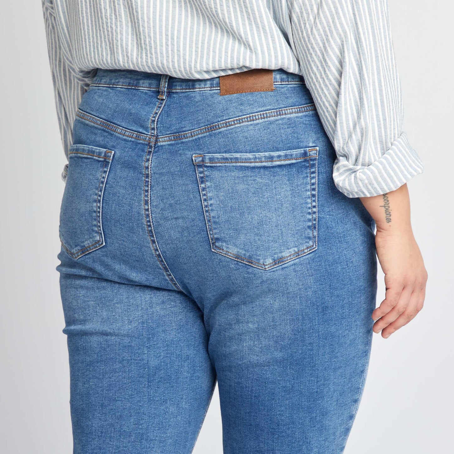 Pantalón slim elástico AZUL
