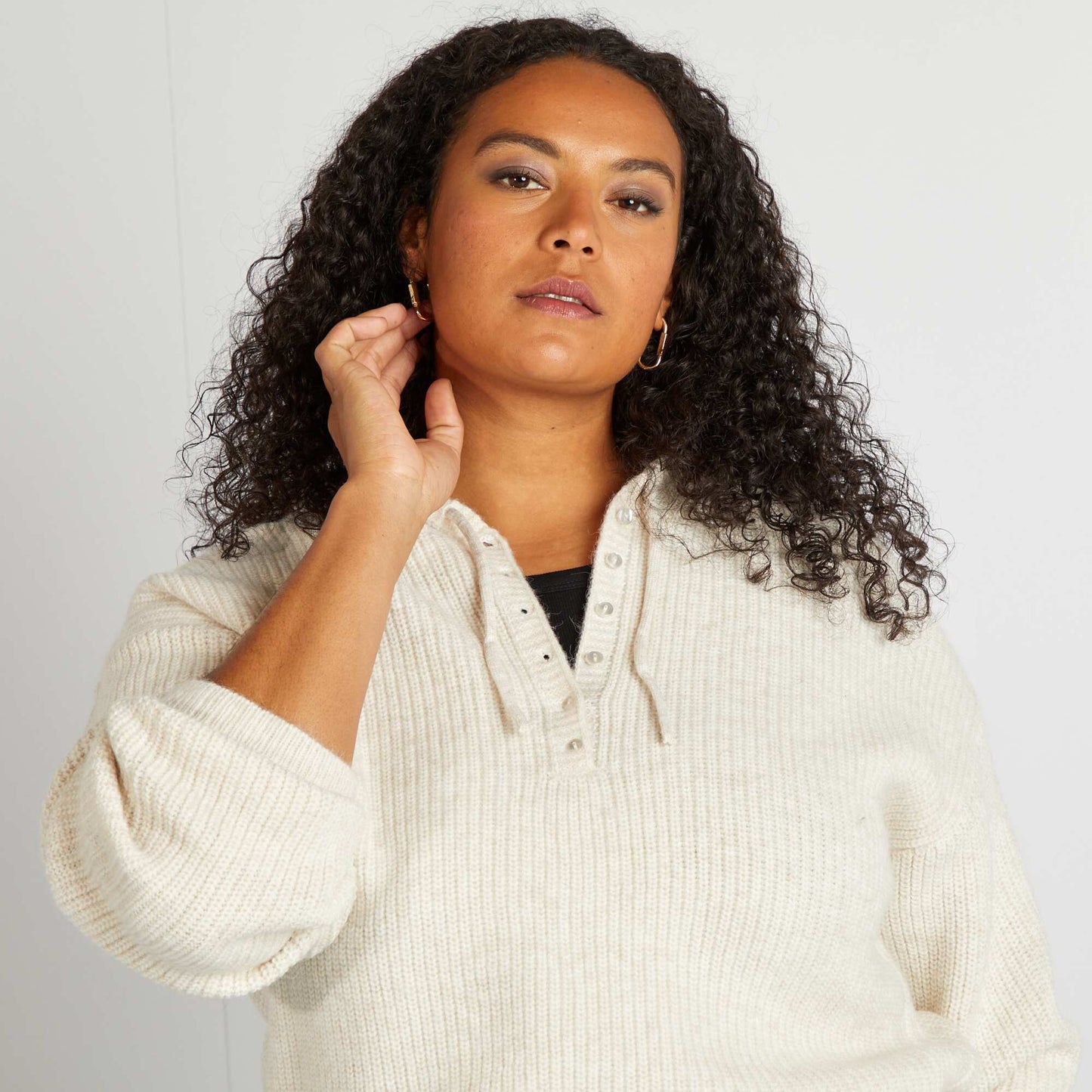 Sweater de punto con capucha BEIGE