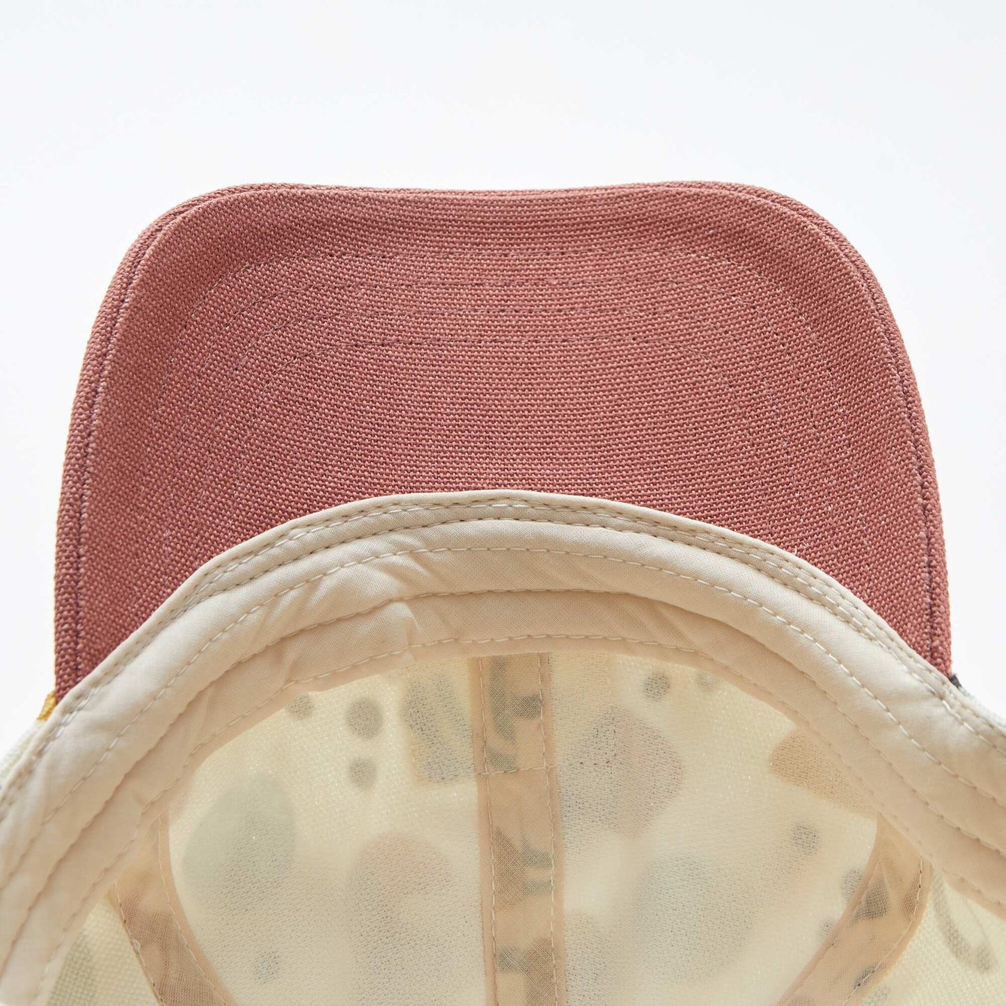Gorra de tela con estampado BEIGE