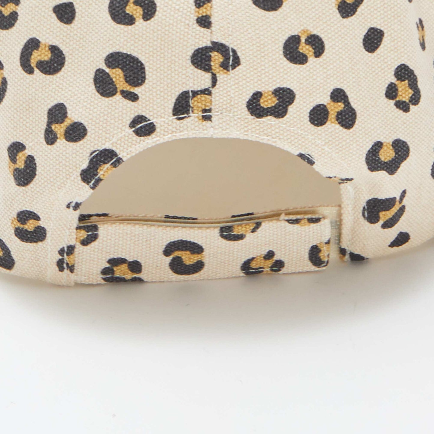 Gorra de tela con estampado BEIGE