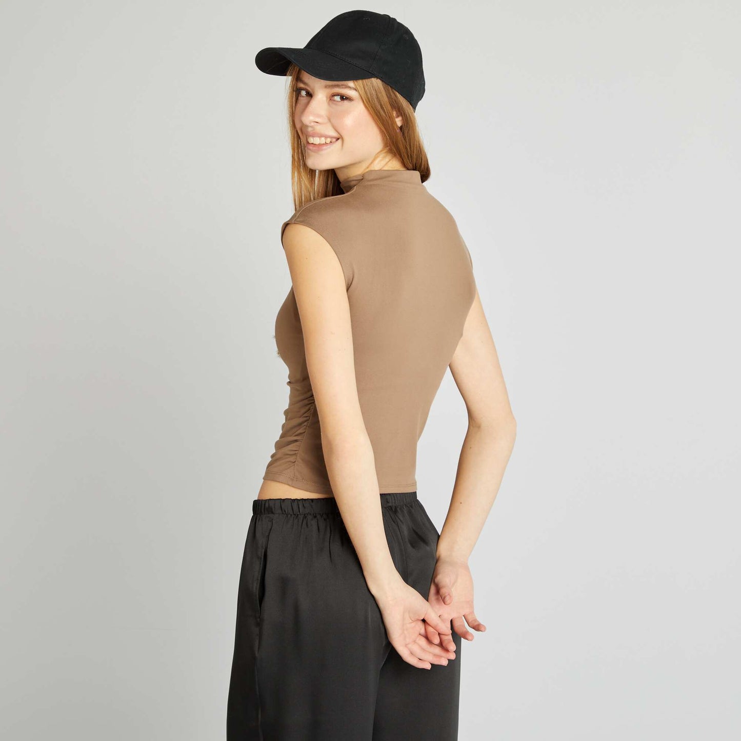 Camiseta fruncida en los laterales GRIS