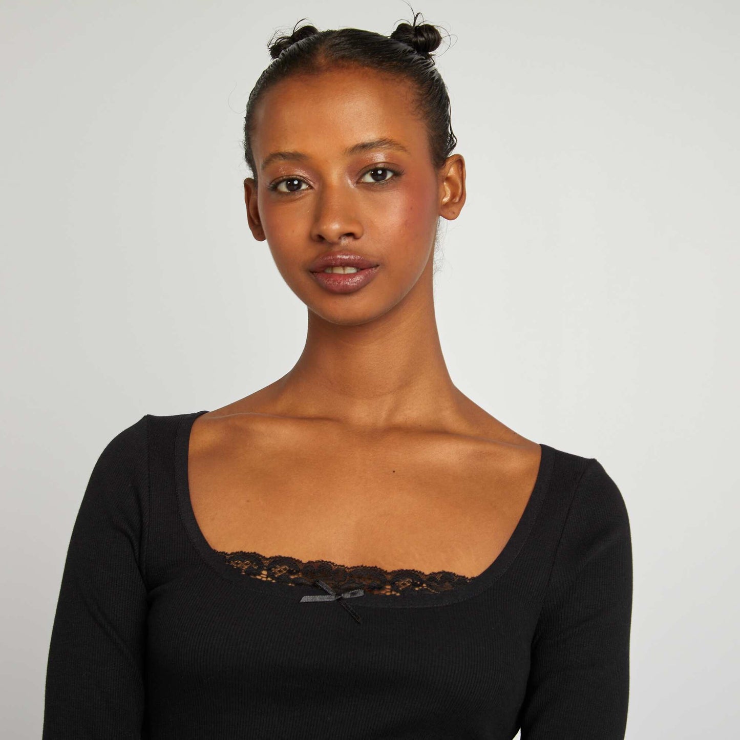 Camiseta crop top de manga larga de canalé NEGRO