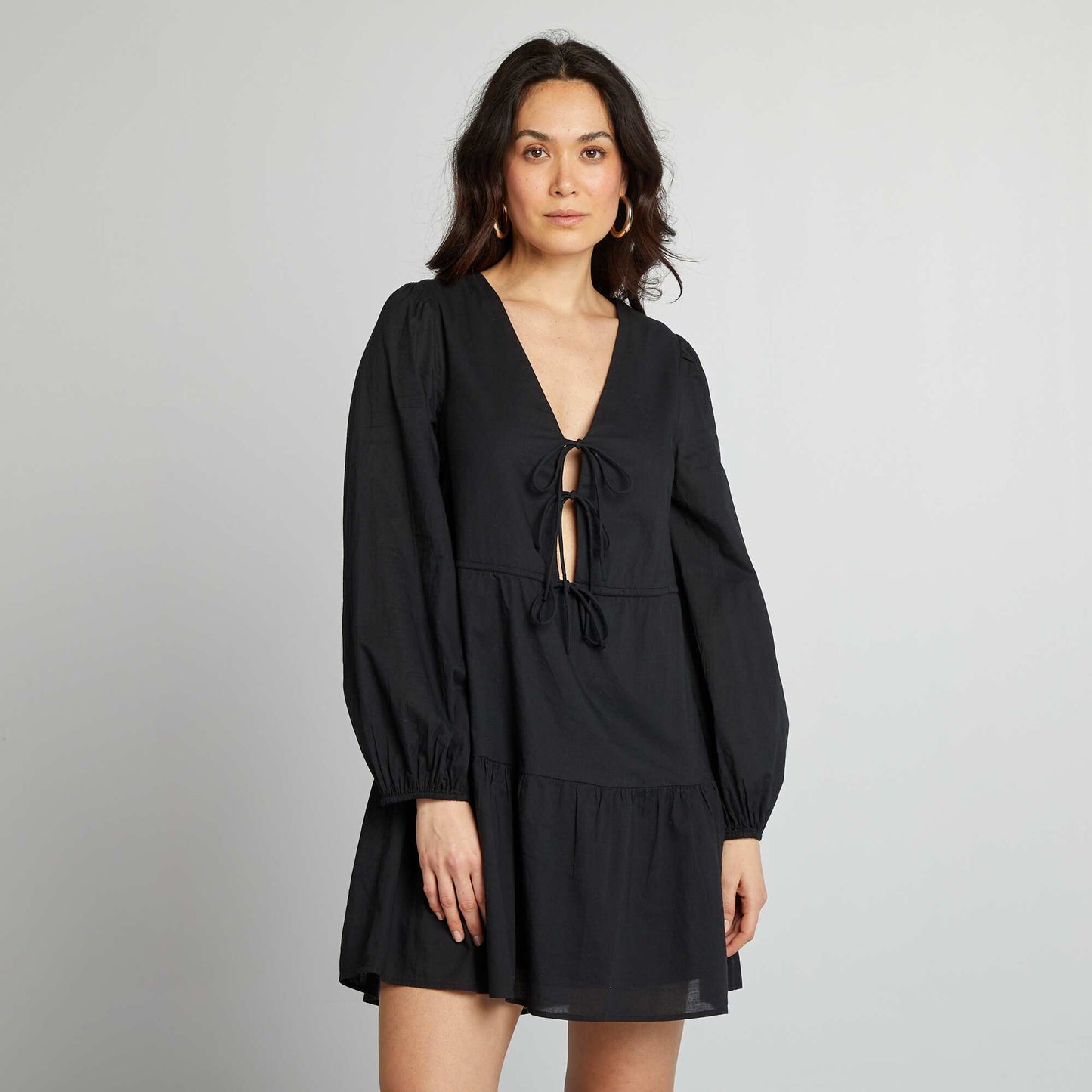 Vestido con lacitos de popelina con cuello de pico NEGRO