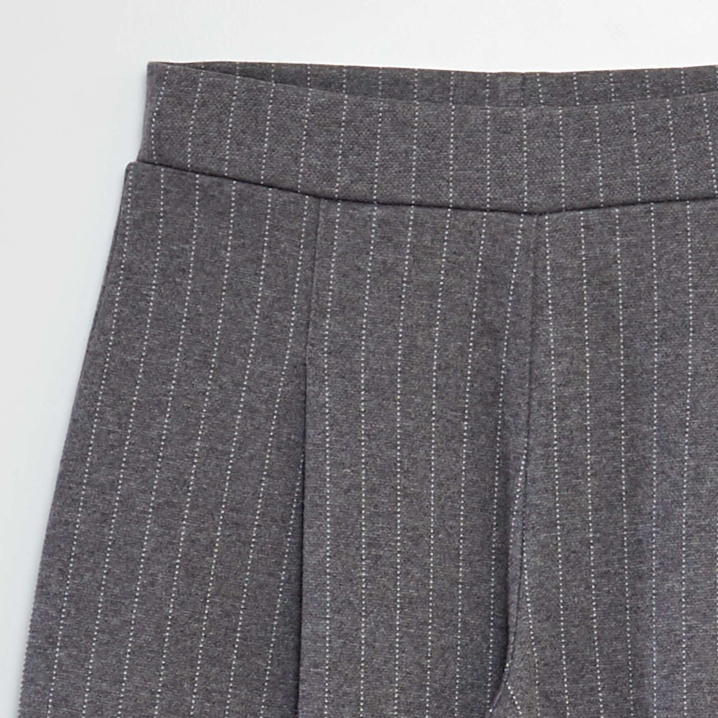 Pantalón con corte ancho de rayas GRIS