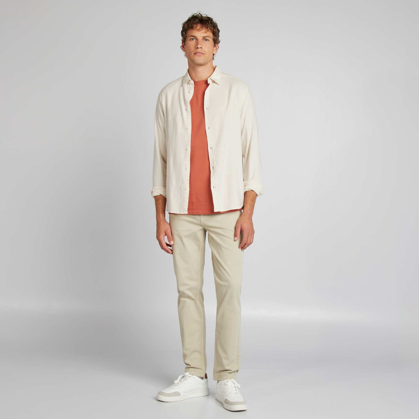 Pantalón chino slim con 5 bolsillos - L32 GRIS