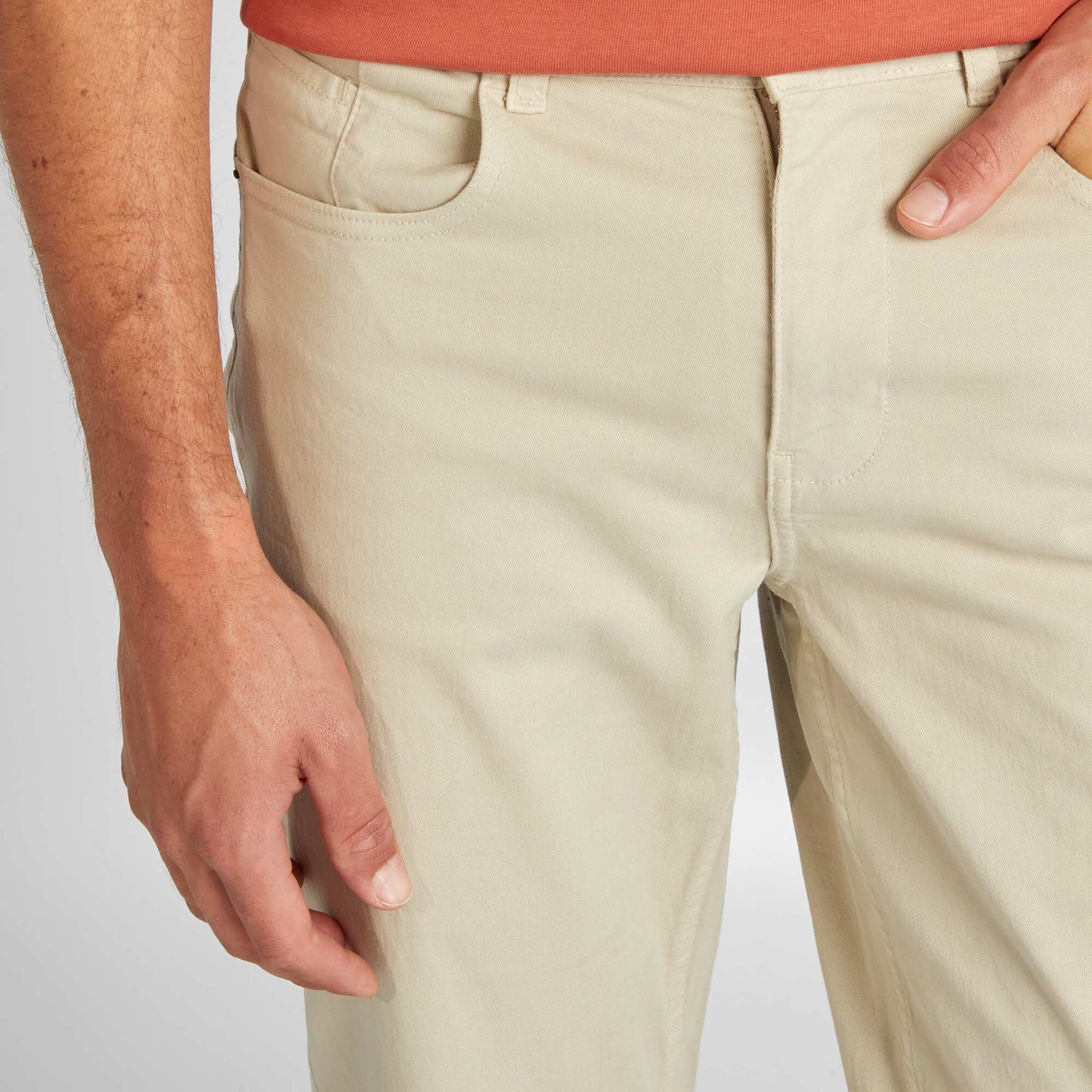 Pantalón chino slim con 5 bolsillos - L32 GRIS