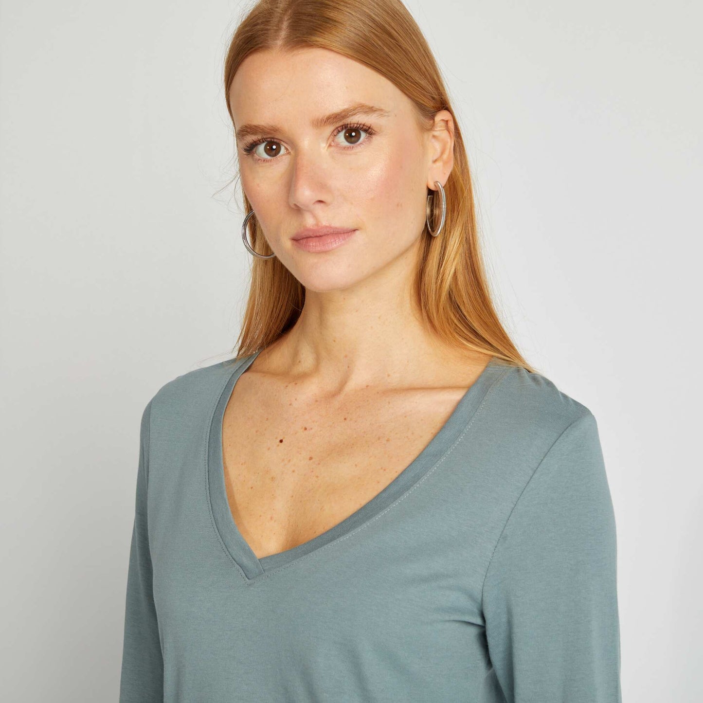 Camiseta con cuello de pico AZUL
