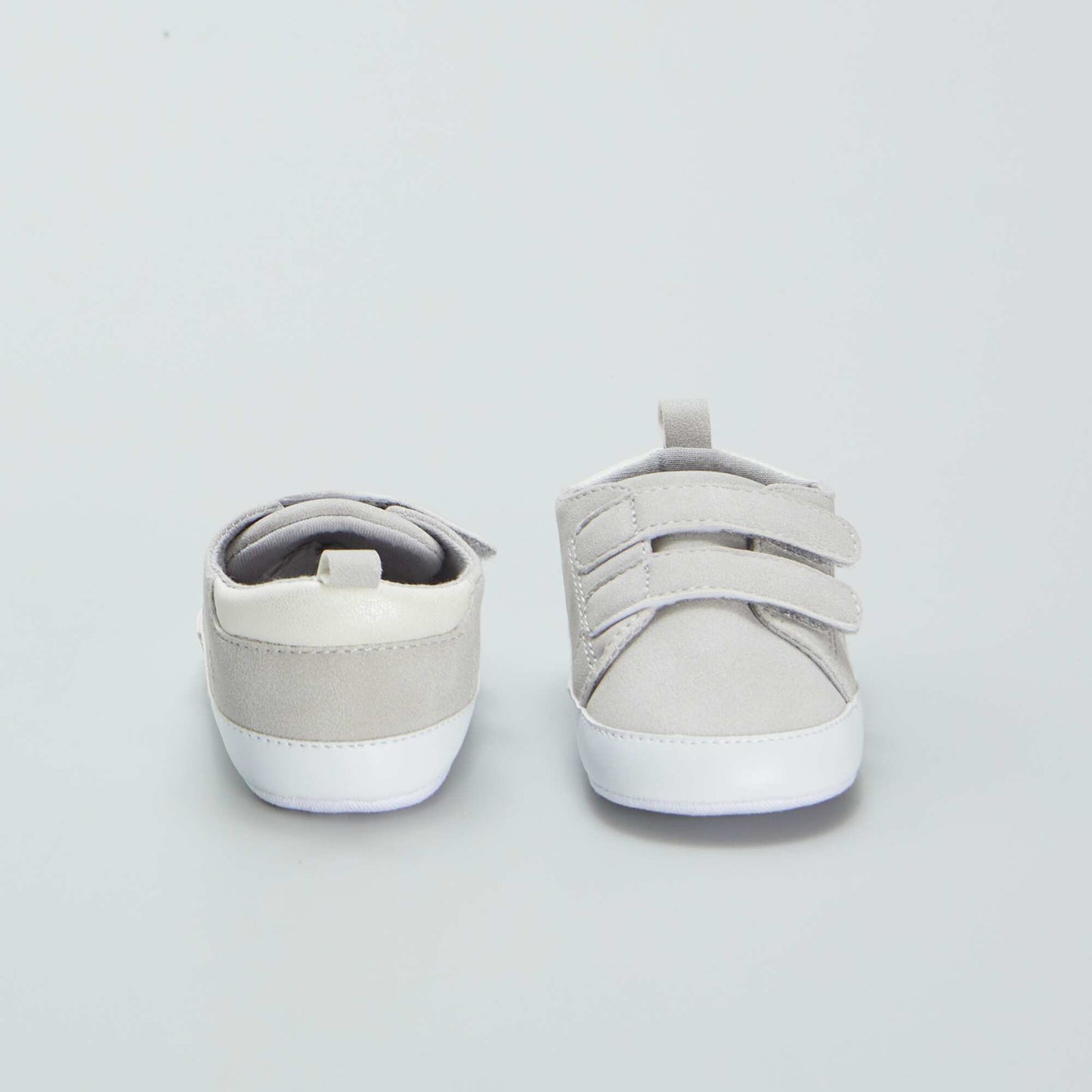Zapatillas bicolor con velcro GRIS