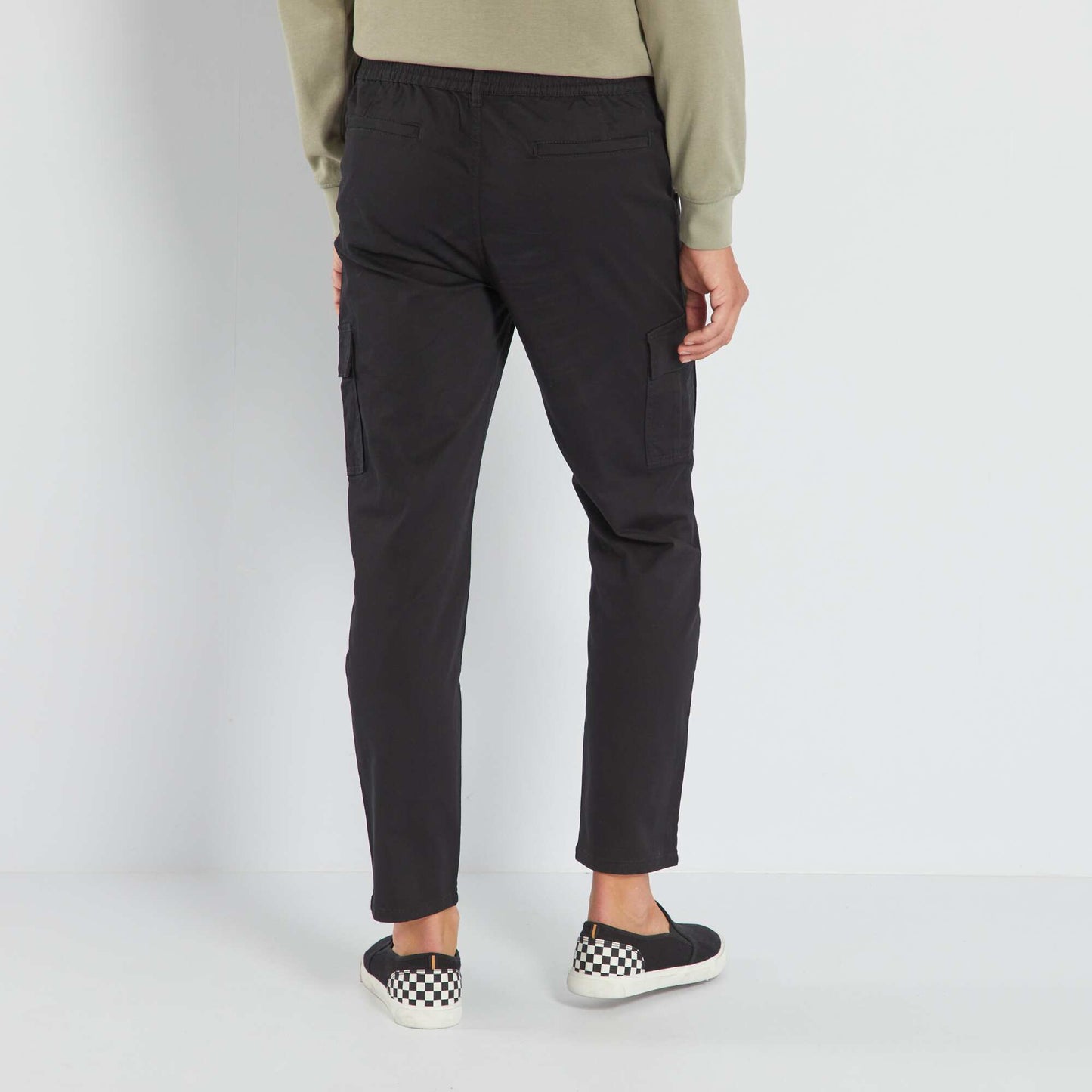 Pantalon con bolsillos negro