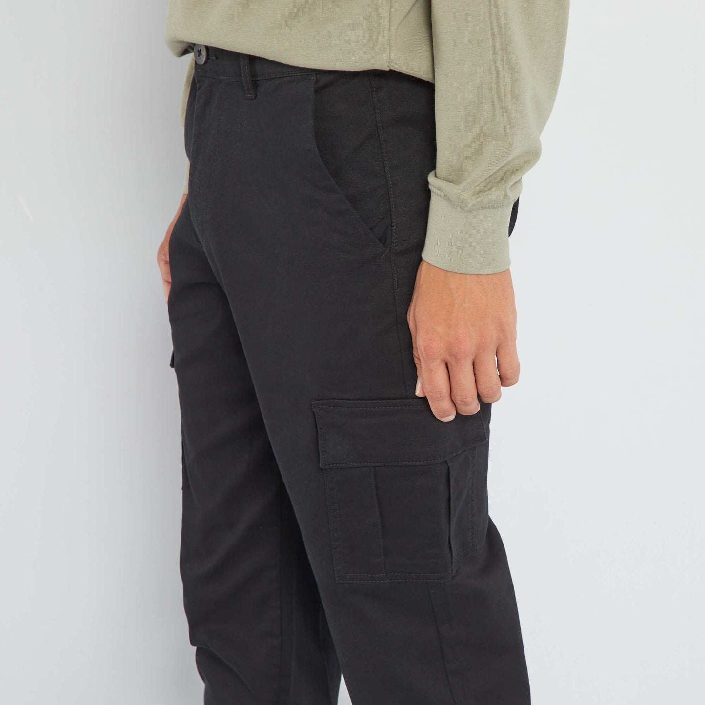 Pantalon con bolsillos negro