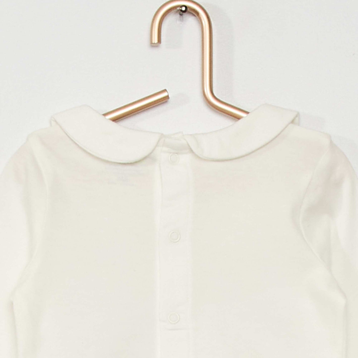 Camiseta con cuello bebé blanco nieve