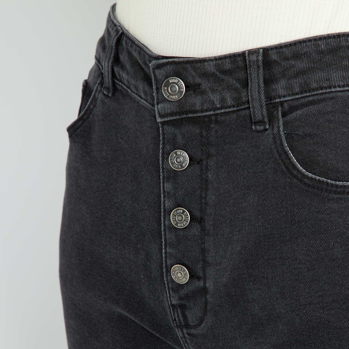 Pantalon mom con talle muy alto - L30 NEGRO