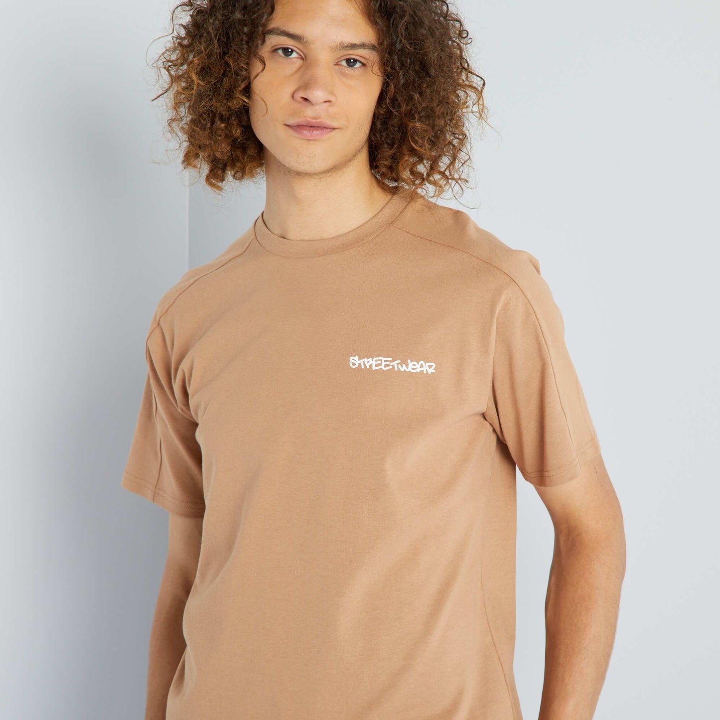 Camiseta con cuello redondo 'Streetwear' BEIGE