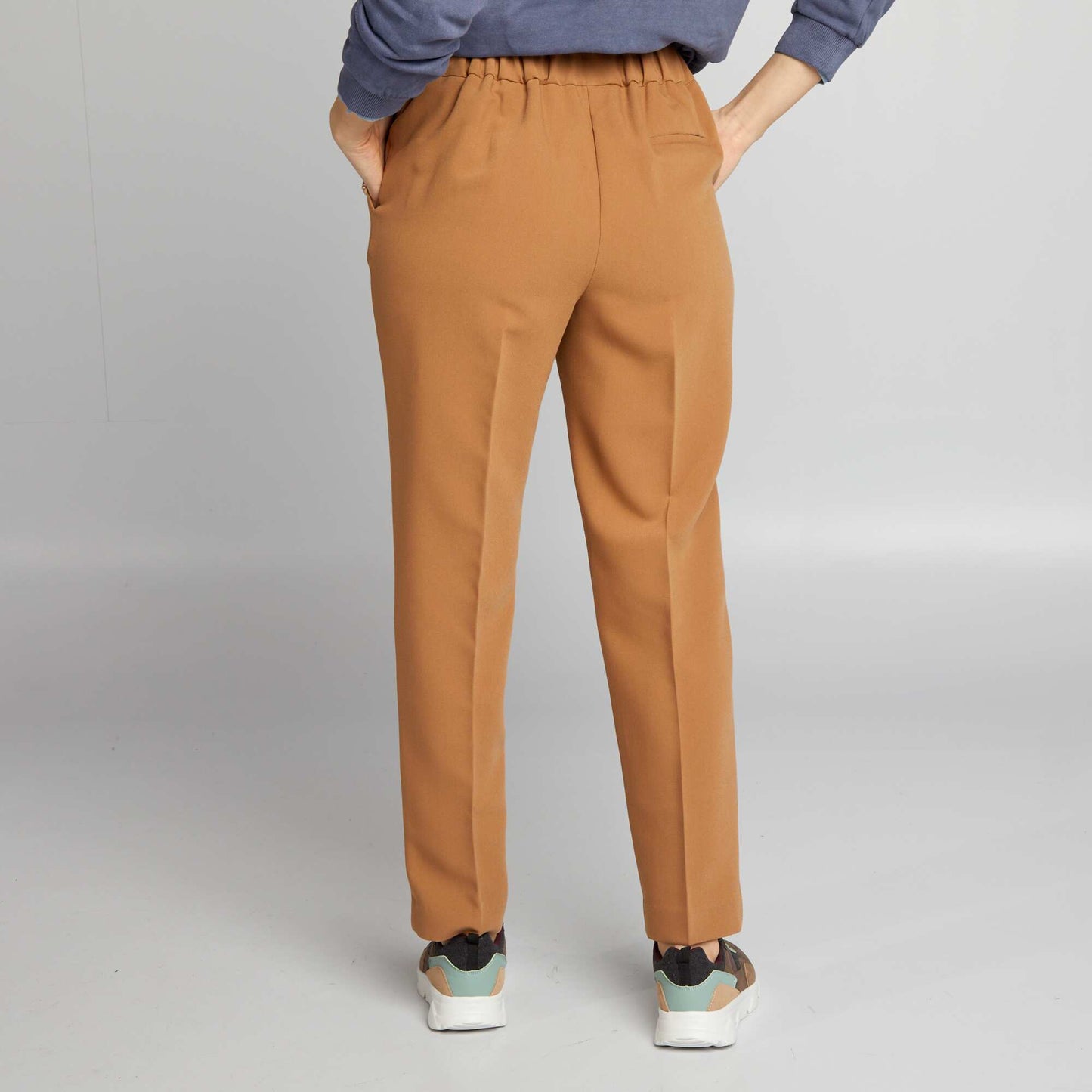 Pantalón recto con botones de fantasía dorados BEIGE