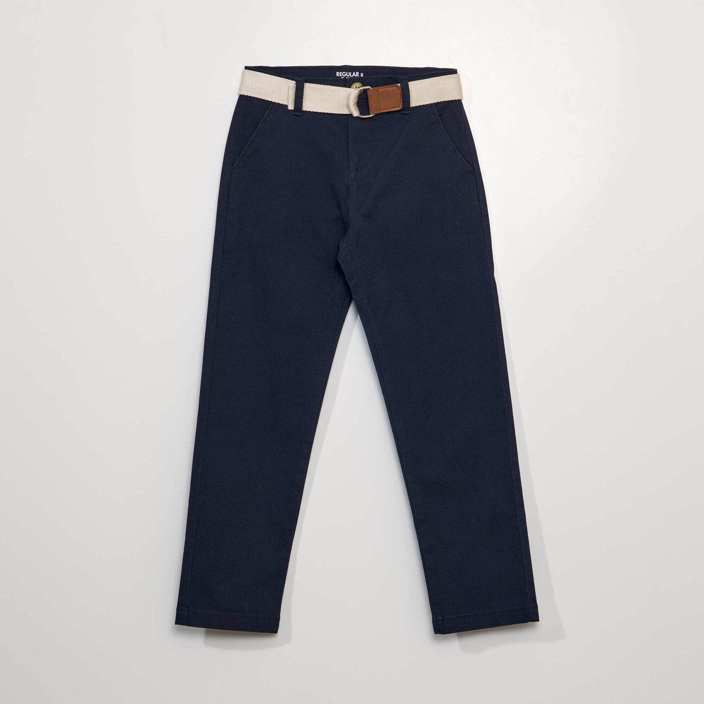 Pantalón chino de sarga + cinturón azul