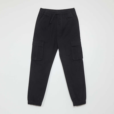 Pantalón con múltiples bolsillos negro
