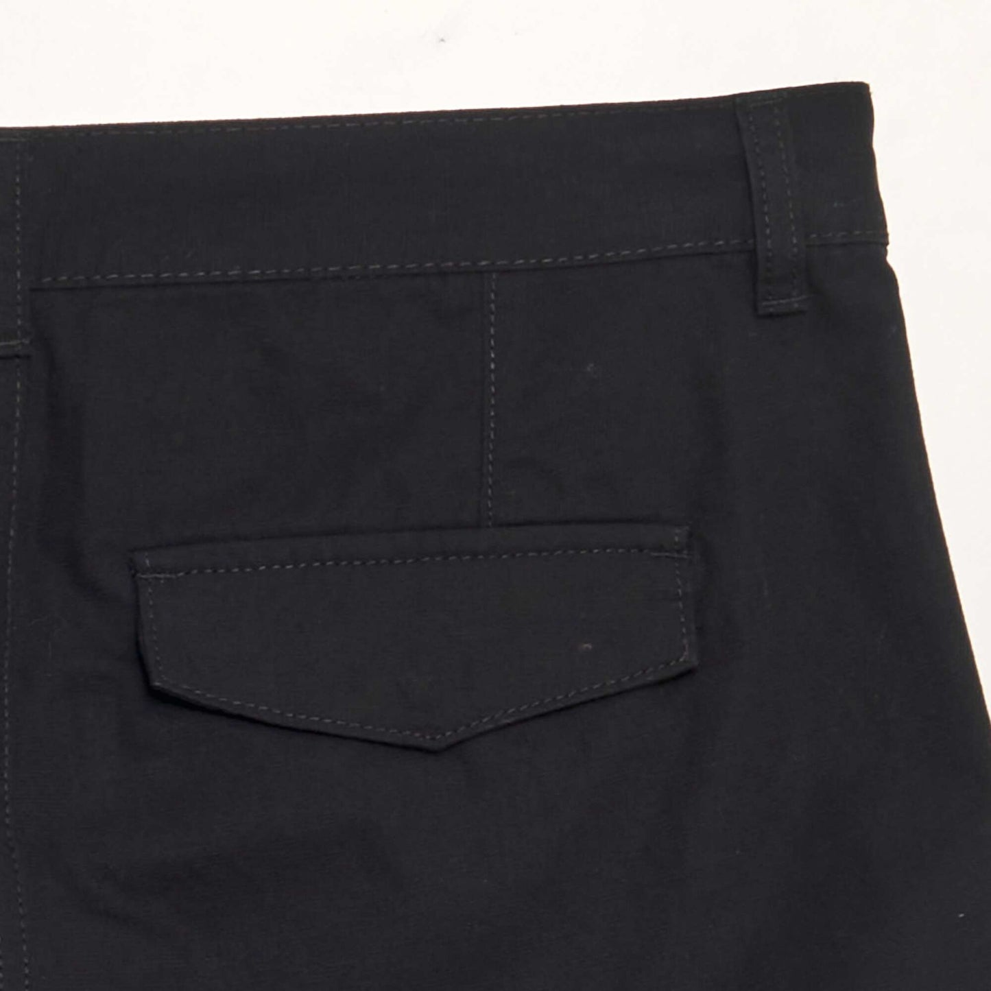 Bermudas con bolsillos en los laterales negro