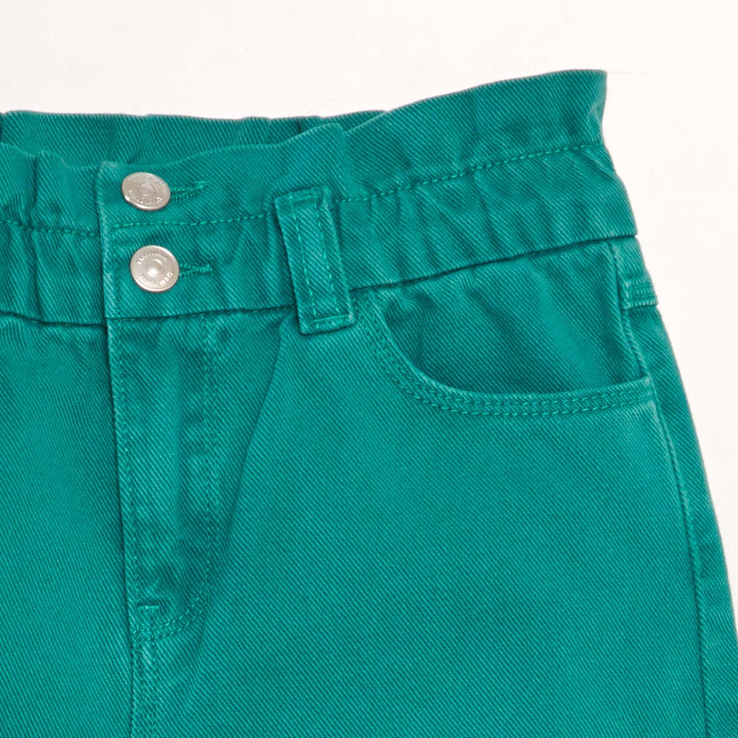 Short jean de color VERDE