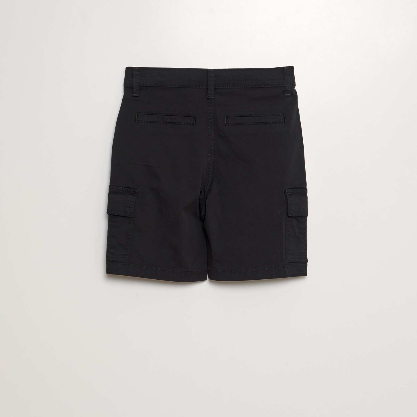 Bermudas rectas con cintura ajustable y bolsillos negro